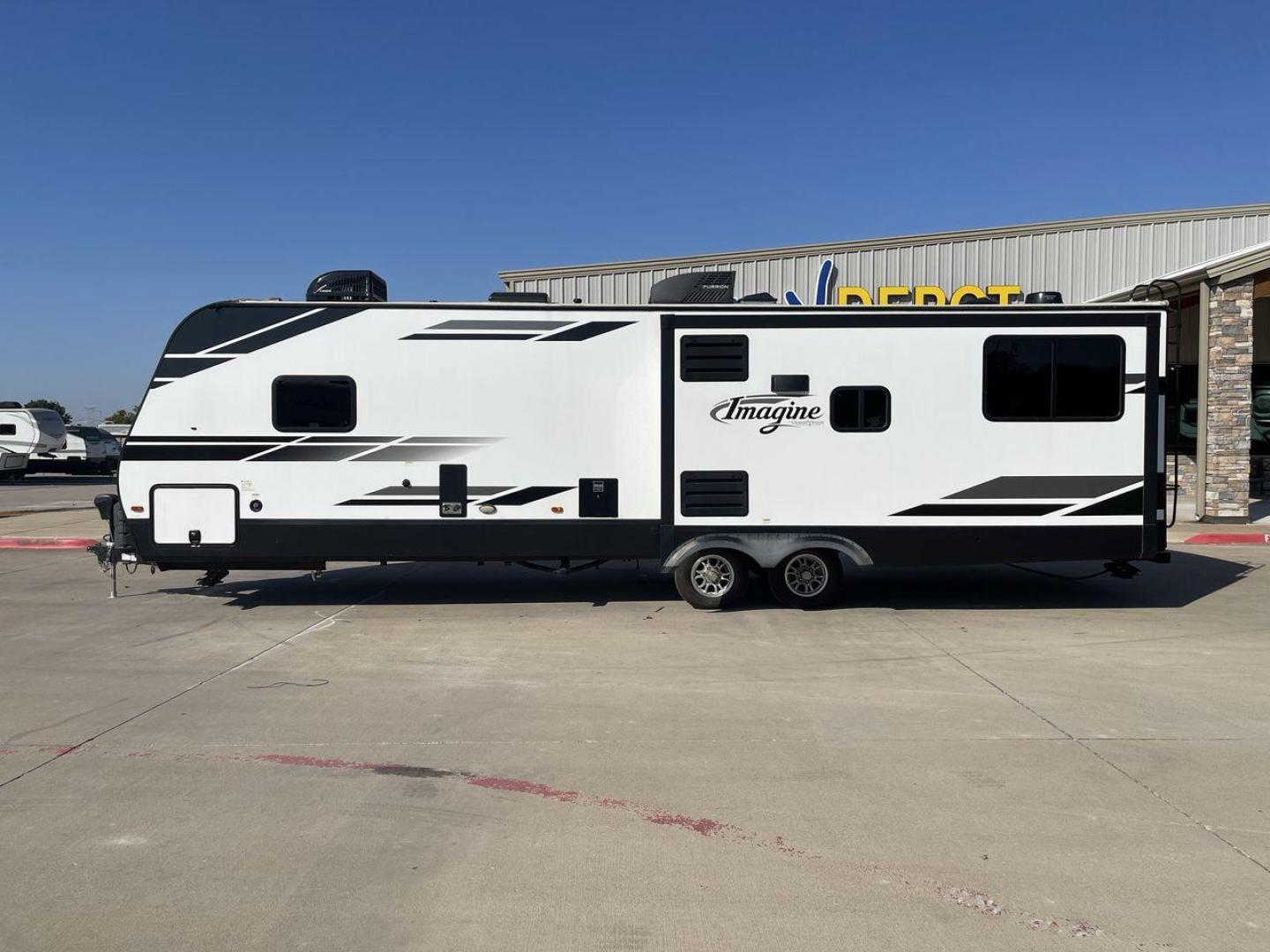 2021 GRAND DESIGN IMAGINE 3100RD (573TE3725M6) , Length: 35.92 ft. | Dry Weight: 7,778 lbs. | Gross Weight: 9,495 lbs. | Slides: 2 transmission, located at 4319 N Main St, Cleburne, TX, 76033, (817) 678-5133, 32.385960, -97.391212 - The 2021 Grand Design Imagine 3100RD is a spacious and thoughtfully designed travel trailer that combines luxury, functionality, and comfort for travelers looking to enjoy extended adventures. With its open floor plan, residential-style features, and high-quality construction, this model is ideal fo - Photo#24