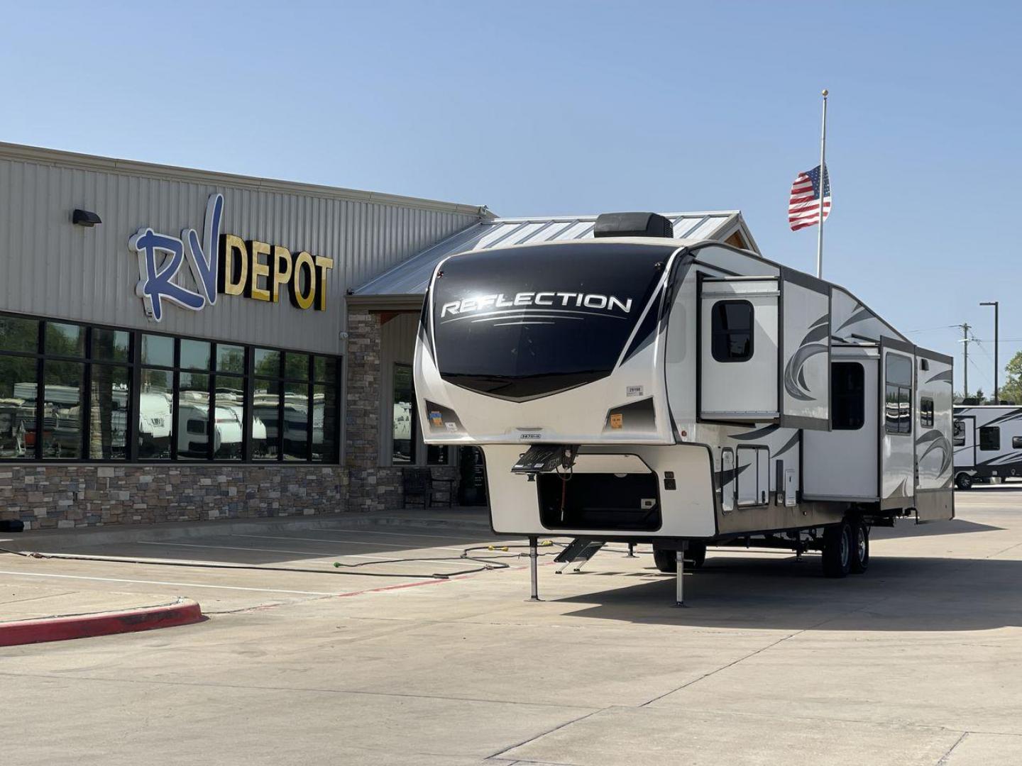 2021 GRAND DESIGN REFLECTION 367BHS (573FR4229M9) , Length: 41 ft. | Dry Weight: 12,474 lbs. | Gross Weight: 14,995 lbs. | Slides: 4 transmission, located at 4319 N Main St, Cleburne, TX, 76033, (817) 678-5133, 32.385960, -97.391212 - Photo#0