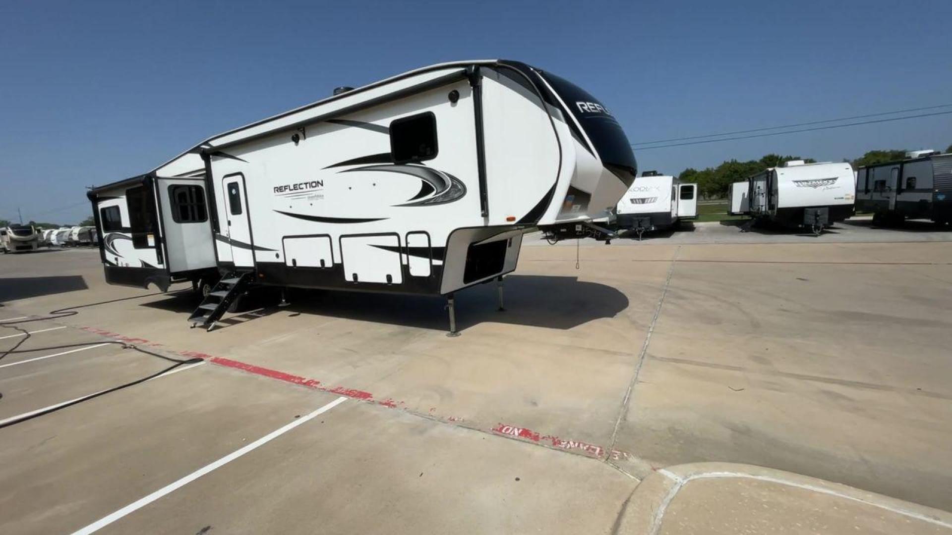 2021 GRAND DESIGN REFLECTION 367BHS (573FR4229M9) , Length: 41 ft. | Dry Weight: 12,474 lbs. | Gross Weight: 14,995 lbs. | Slides: 4 transmission, located at 4319 N Main St, Cleburne, TX, 76033, (817) 678-5133, 32.385960, -97.391212 - Photo#3