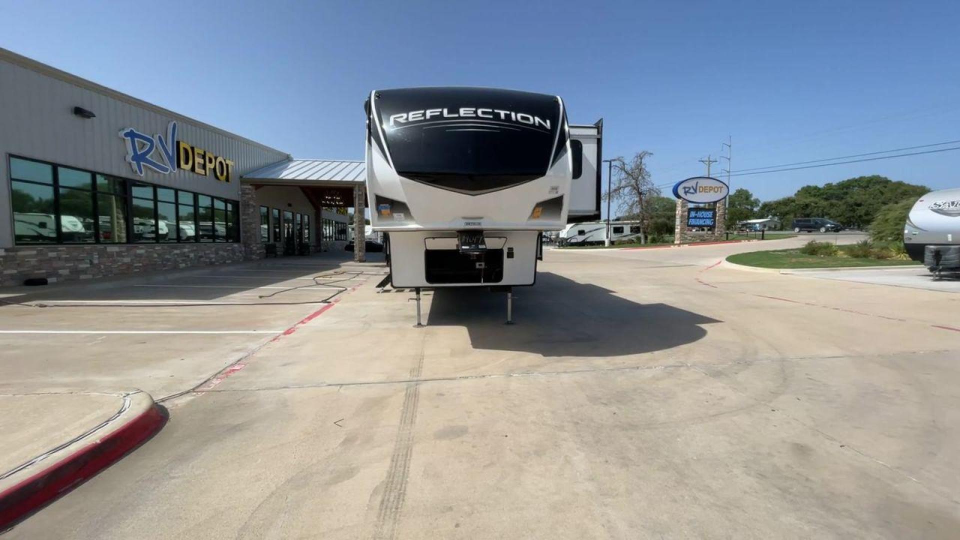 2021 GRAND DESIGN REFLECTION 367BHS (573FR4229M9) , Length: 41 ft. | Dry Weight: 12,474 lbs. | Gross Weight: 14,995 lbs. | Slides: 4 transmission, located at 4319 N Main St, Cleburne, TX, 76033, (817) 678-5133, 32.385960, -97.391212 - Photo#4