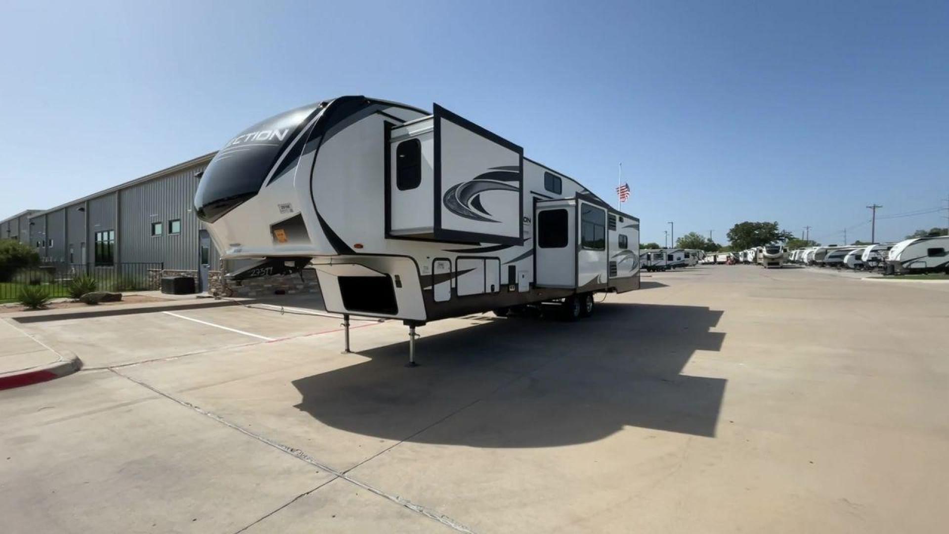 2021 GRAND DESIGN REFLECTION 367BHS (573FR4229M9) , Length: 41 ft. | Dry Weight: 12,474 lbs. | Gross Weight: 14,995 lbs. | Slides: 4 transmission, located at 4319 N Main St, Cleburne, TX, 76033, (817) 678-5133, 32.385960, -97.391212 - Photo#5