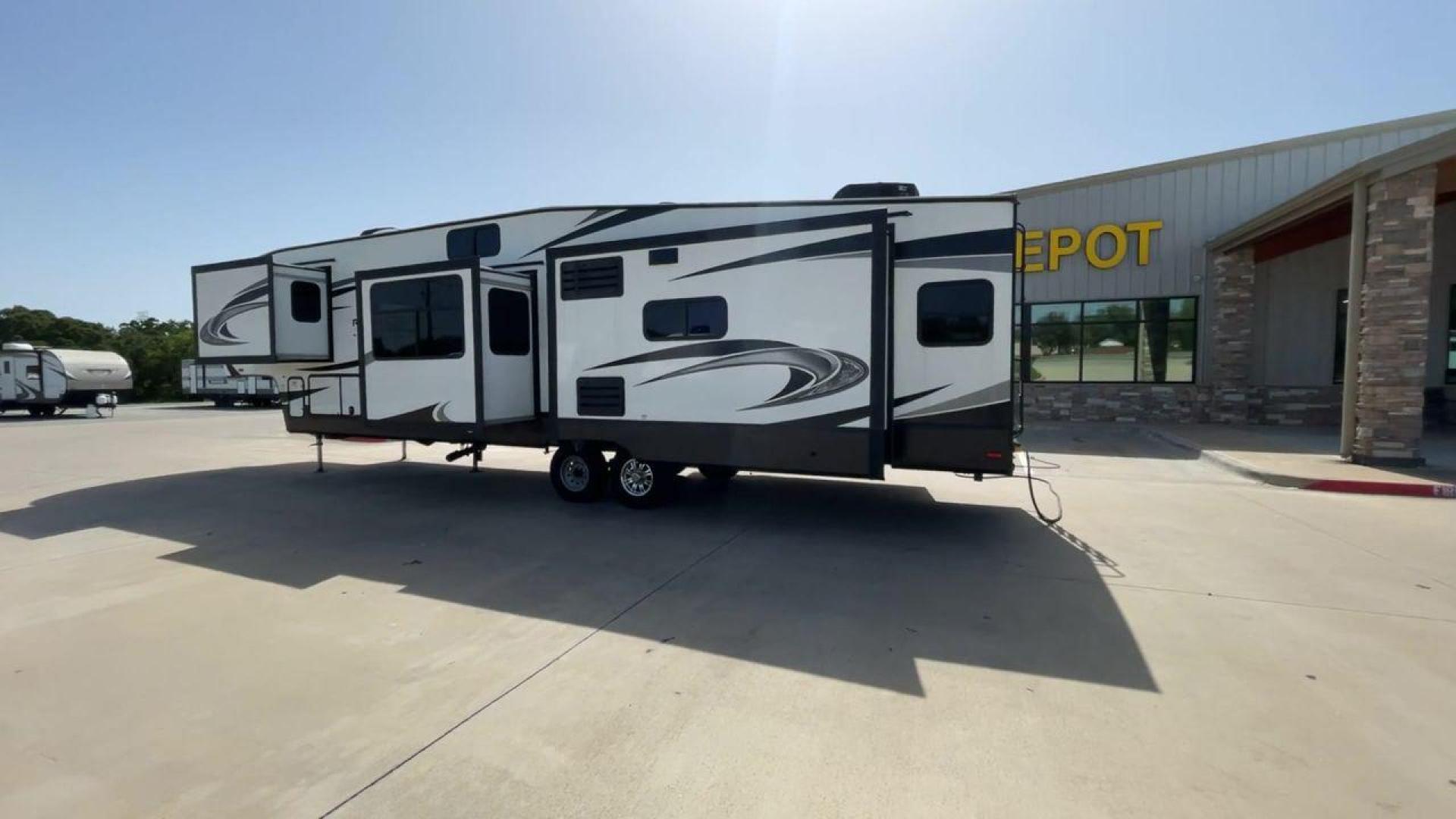 2021 GRAND DESIGN REFLECTION 367BHS (573FR4229M9) , Length: 41 ft. | Dry Weight: 12,474 lbs. | Gross Weight: 14,995 lbs. | Slides: 4 transmission, located at 4319 N Main St, Cleburne, TX, 76033, (817) 678-5133, 32.385960, -97.391212 - Photo#7