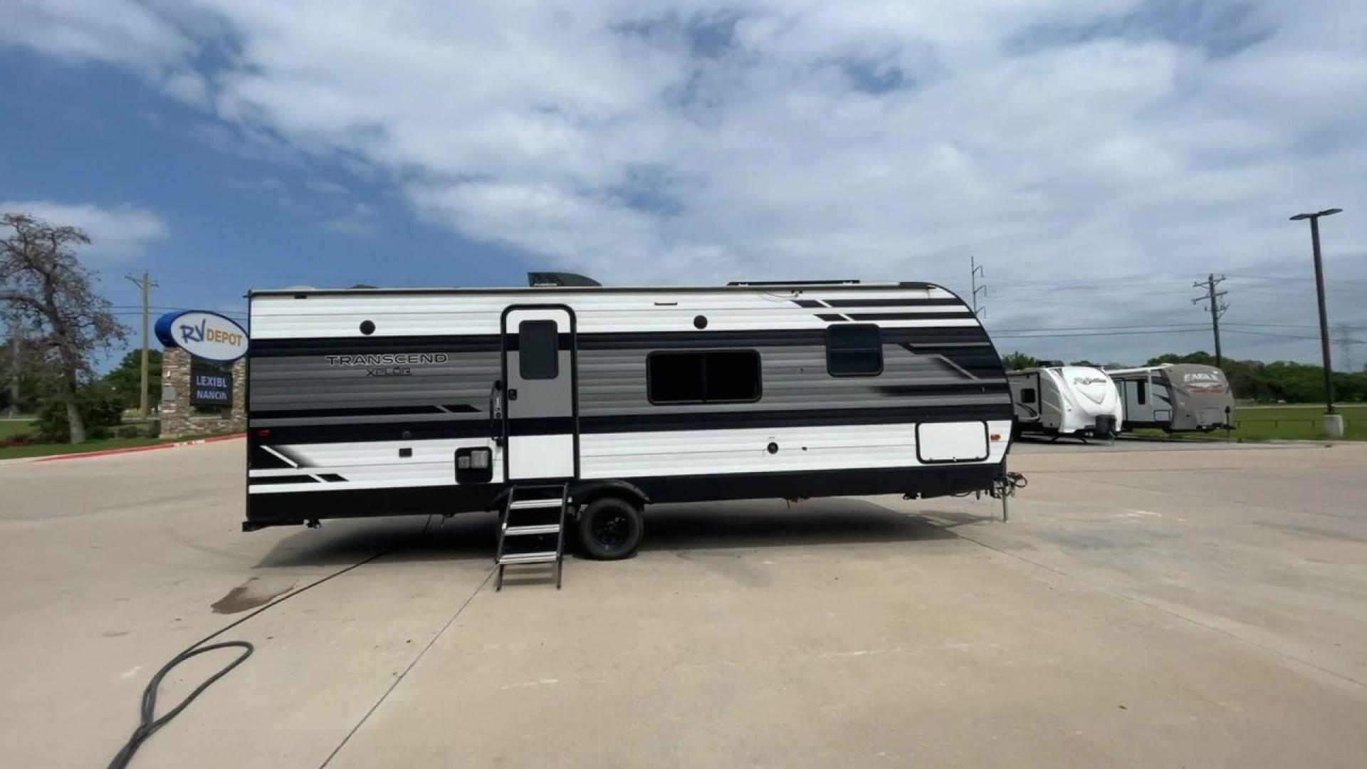 2021 GRAND DESIGN TRANSCEND 240ML (573TT3021M8) , located at 4319 N Main St, Cleburne, TX, 76033, (817) 678-5133, 32.385960, -97.391212 - Photo#2