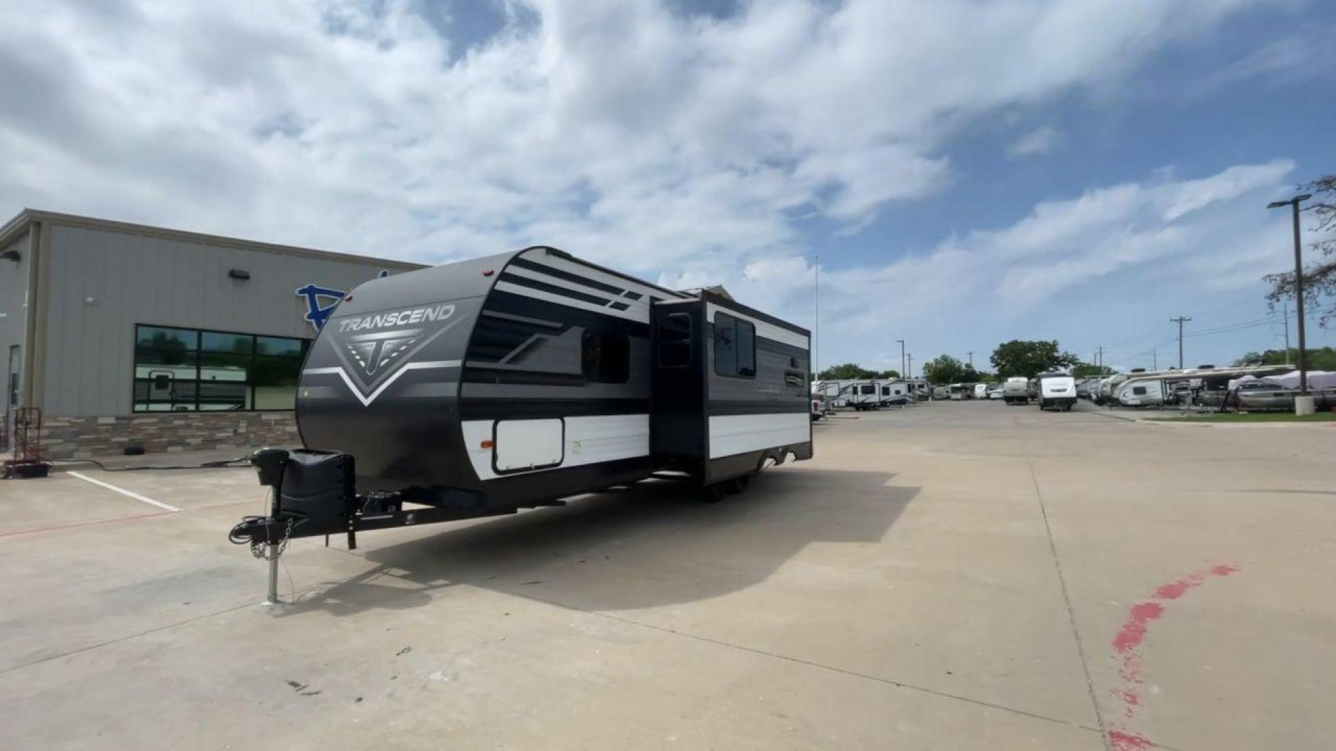 2021 GRAND DESIGN TRANSCEND 240ML (573TT3021M8) , located at 4319 N Main St, Cleburne, TX, 76033, (817) 678-5133, 32.385960, -97.391212 - Photo#5