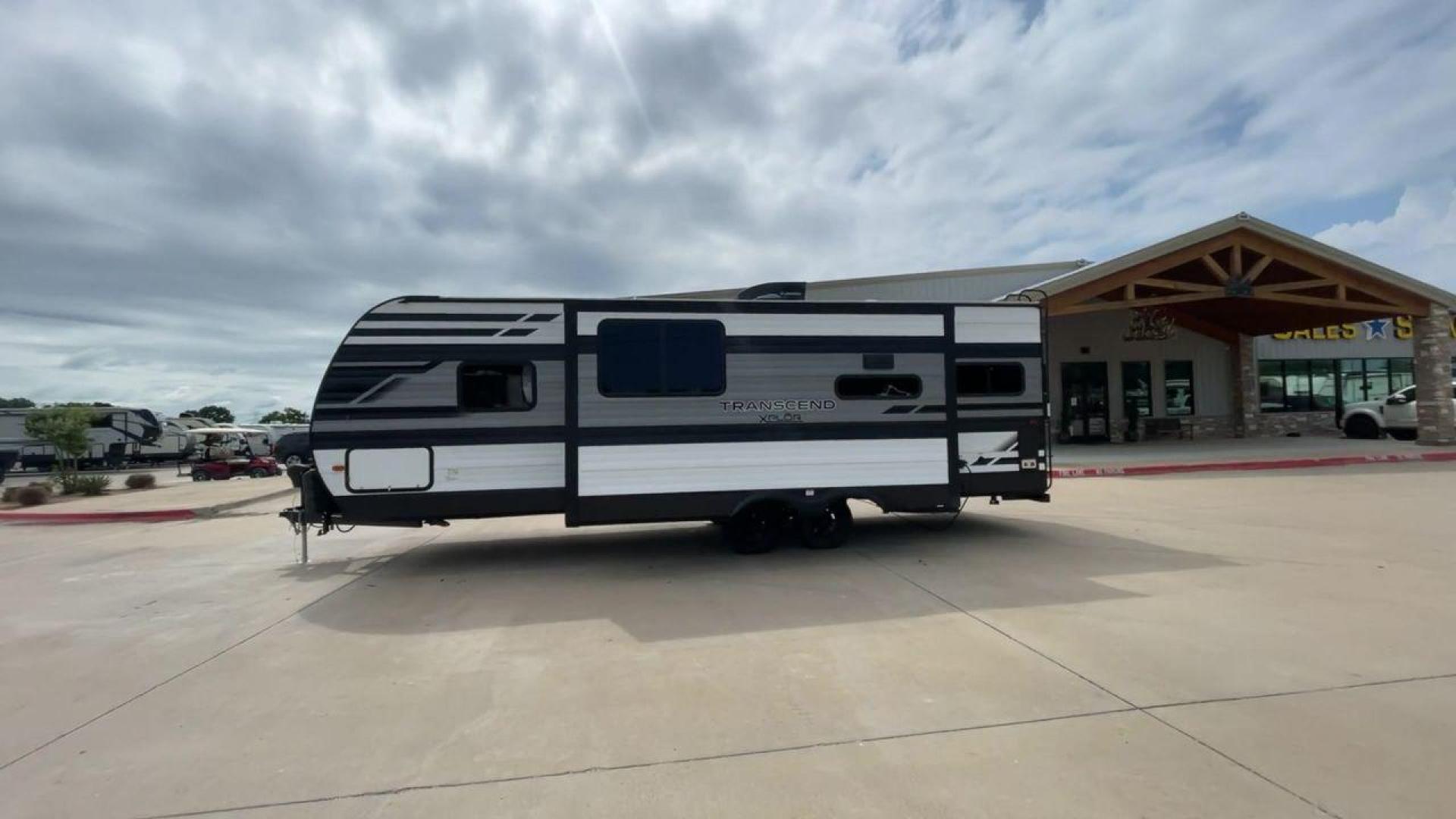 2021 GRAND DESIGN TRANSCEND 240ML (573TT3021M8) , located at 4319 N Main St, Cleburne, TX, 76033, (817) 678-5133, 32.385960, -97.391212 - Photo#6