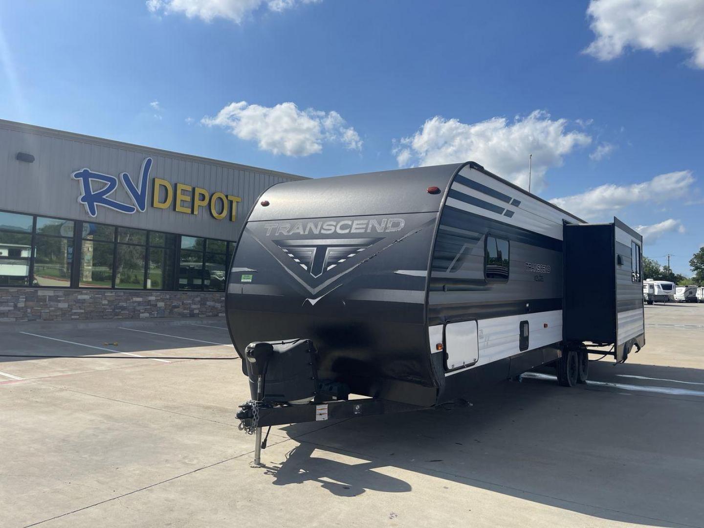 2021 GRAND DESIGN TRANSCEND 297QB (573TT3325M8) , located at 4319 N Main St, Cleburne, TX, 76033, (817) 678-5133, 32.385960, -97.391212 - Photo#0