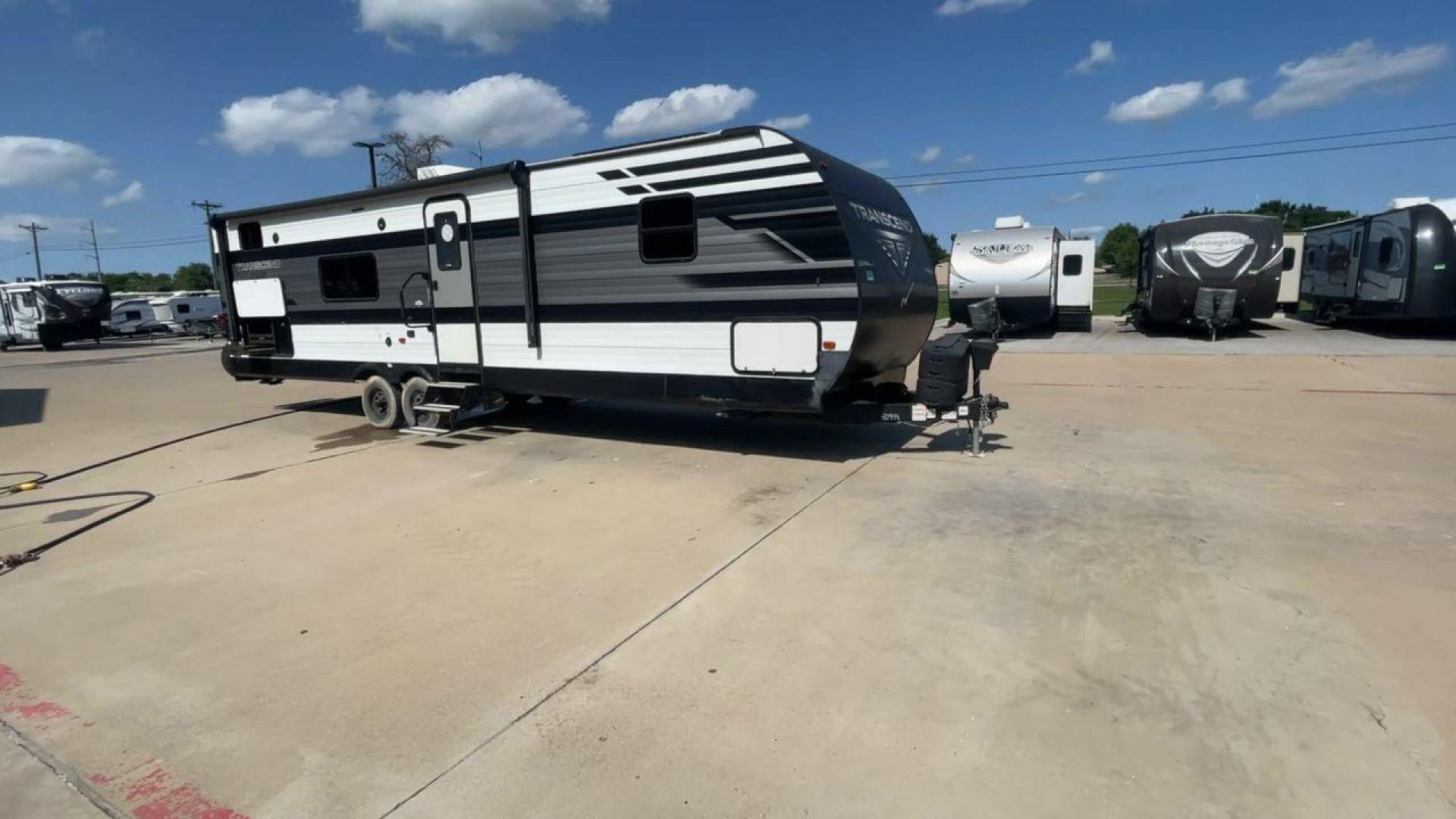 2021 GRAND DESIGN TRANSCEND 297QB (573TT3325M8) , located at 4319 N Main St, Cleburne, TX, 76033, (817) 678-5133, 32.385960, -97.391212 - Photo#3