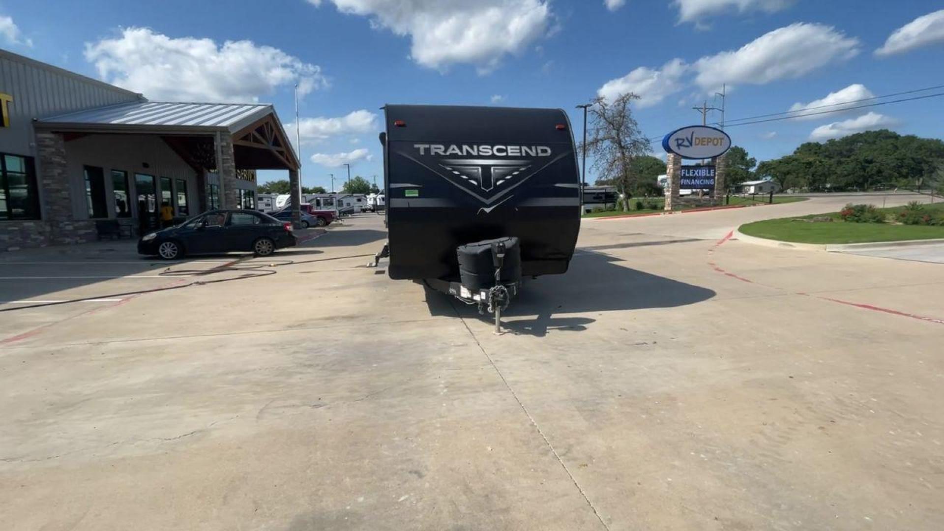 2021 GRAND DESIGN TRANSCEND 297QB (573TT3325M8) , located at 4319 N Main St, Cleburne, TX, 76033, (817) 678-5133, 32.385960, -97.391212 - Photo#4