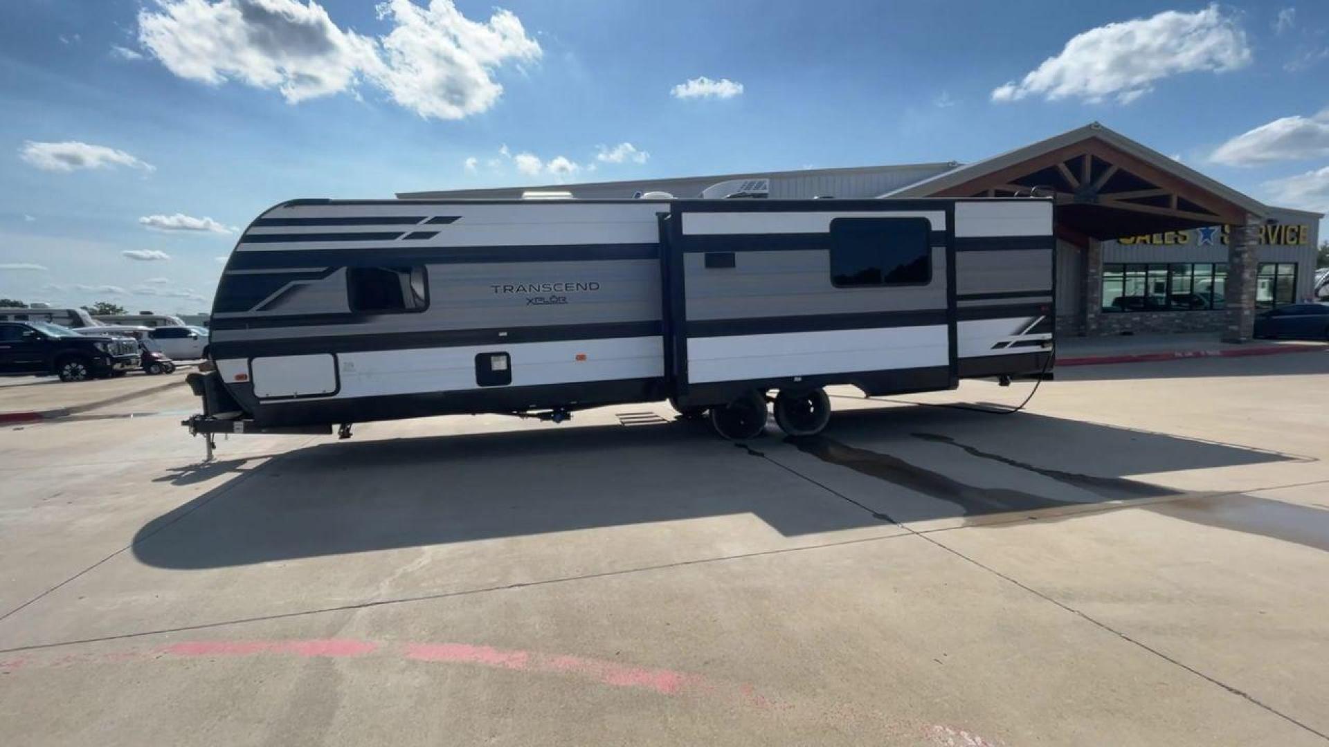 2021 GRAND DESIGN TRANSCEND 297QB (573TT3325M8) , located at 4319 N Main St, Cleburne, TX, 76033, (817) 678-5133, 32.385960, -97.391212 - Photo#6