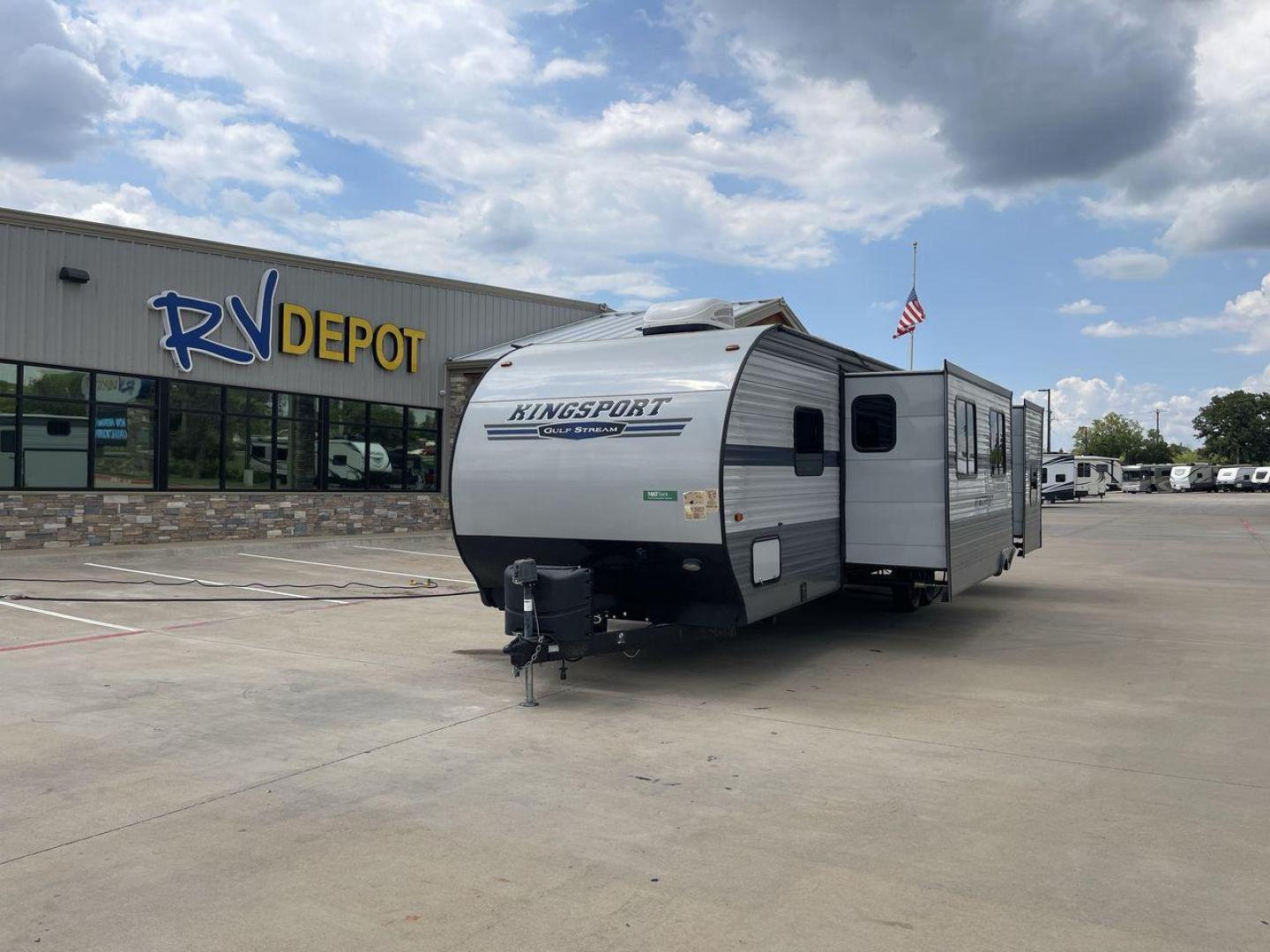 2021 GULFSTREAM KINGSPORT 323TBR (1NL1G3726M1) , located at 4319 N Main St, Cleburne, TX, 76033, (817) 678-5133, 32.385960, -97.391212 - Photo#0