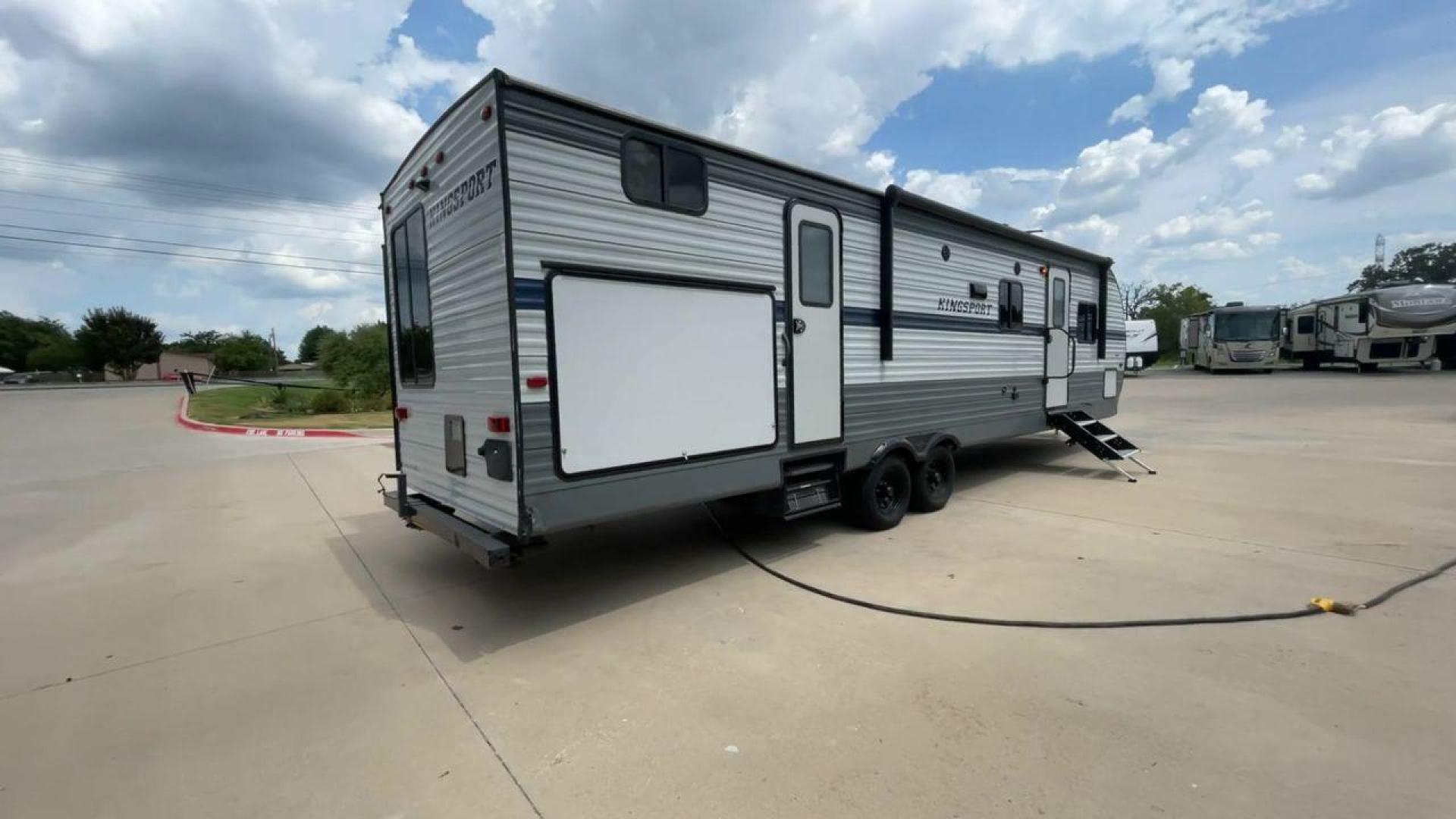 2021 GULFSTREAM KINGSPORT 323TBR (1NL1G3726M1) , located at 4319 N Main St, Cleburne, TX, 76033, (817) 678-5133, 32.385960, -97.391212 - Photo#1