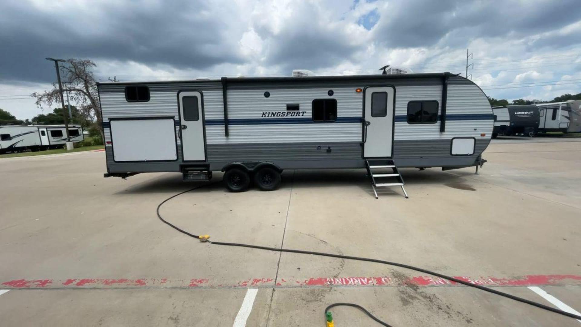 2021 GULFSTREAM KINGSPORT 323TBR (1NL1G3726M1) , located at 4319 N Main St, Cleburne, TX, 76033, (817) 678-5133, 32.385960, -97.391212 - Photo#2