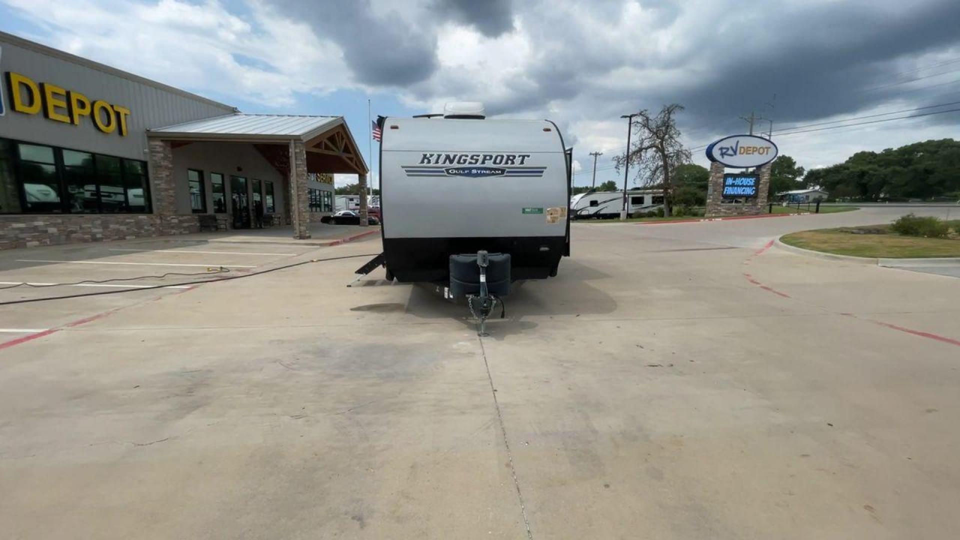 2021 GULFSTREAM KINGSPORT 323TBR (1NL1G3726M1) , located at 4319 N Main St, Cleburne, TX, 76033, (817) 678-5133, 32.385960, -97.391212 - Photo#4