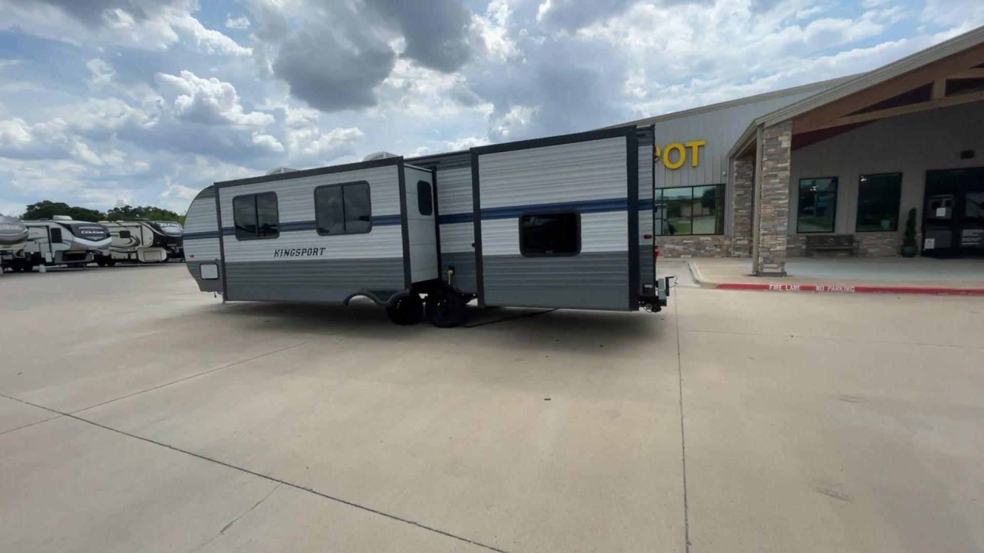 2021 GULFSTREAM KINGSPORT 323TBR (1NL1G3726M1) , located at 4319 N Main St, Cleburne, TX, 76033, (817) 678-5133, 32.385960, -97.391212 - Photo#7