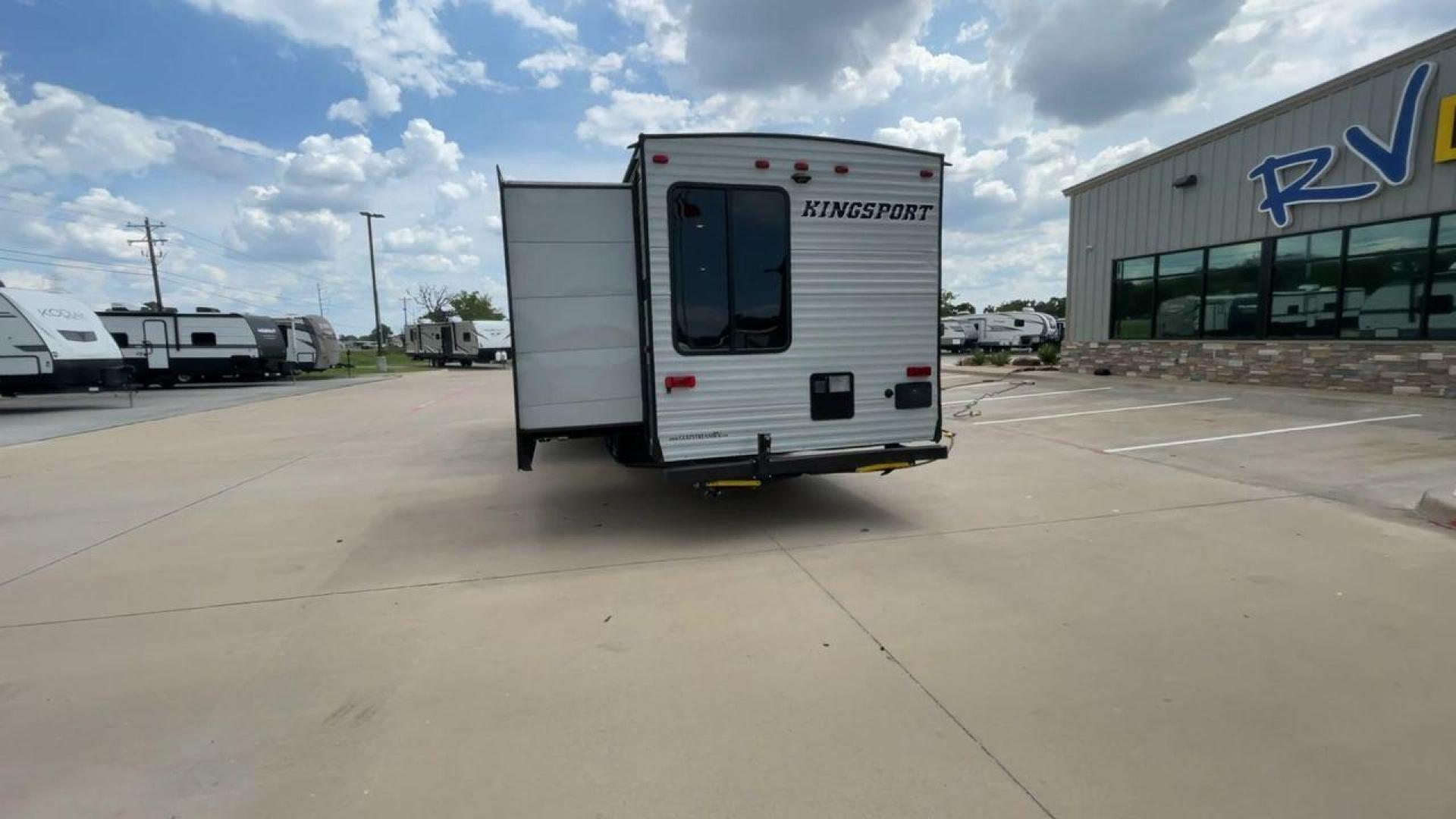 2021 GULFSTREAM KINGSPORT 323TBR (1NL1G3726M1) , located at 4319 N Main St, Cleburne, TX, 76033, (817) 678-5133, 32.385960, -97.391212 - Photo#8