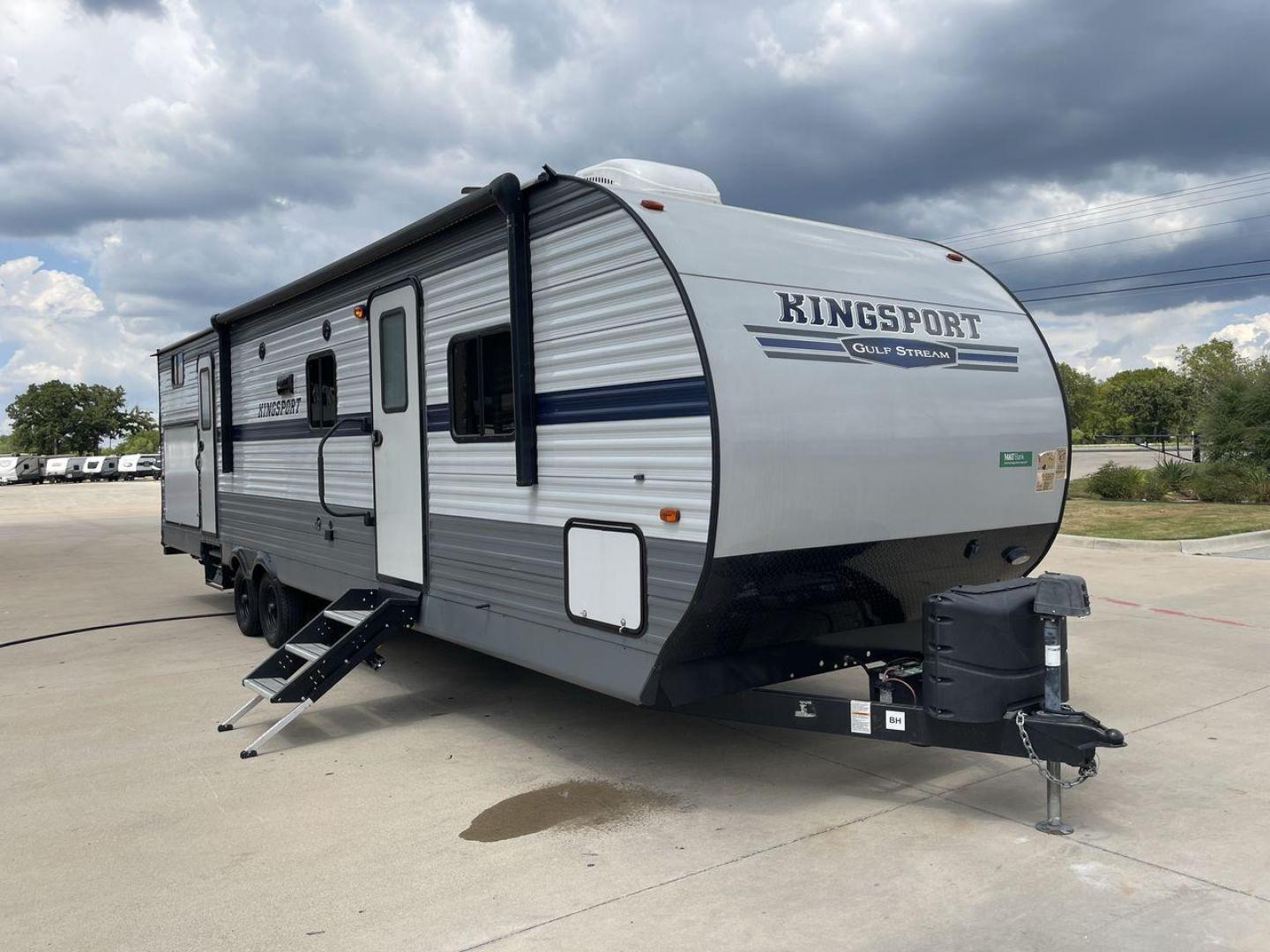 2021 GULFSTREAM KINGSPORT 323TBR (1NL1G3726M1) , located at 4319 N Main St, Cleburne, TX, 76033, (817) 678-5133, 32.385960, -97.391212 - Photo#21