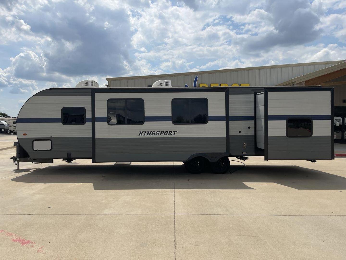 2021 GULFSTREAM KINGSPORT 323TBR (1NL1G3726M1) , located at 4319 N Main St, Cleburne, TX, 76033, (817) 678-5133, 32.385960, -97.391212 - Photo#22