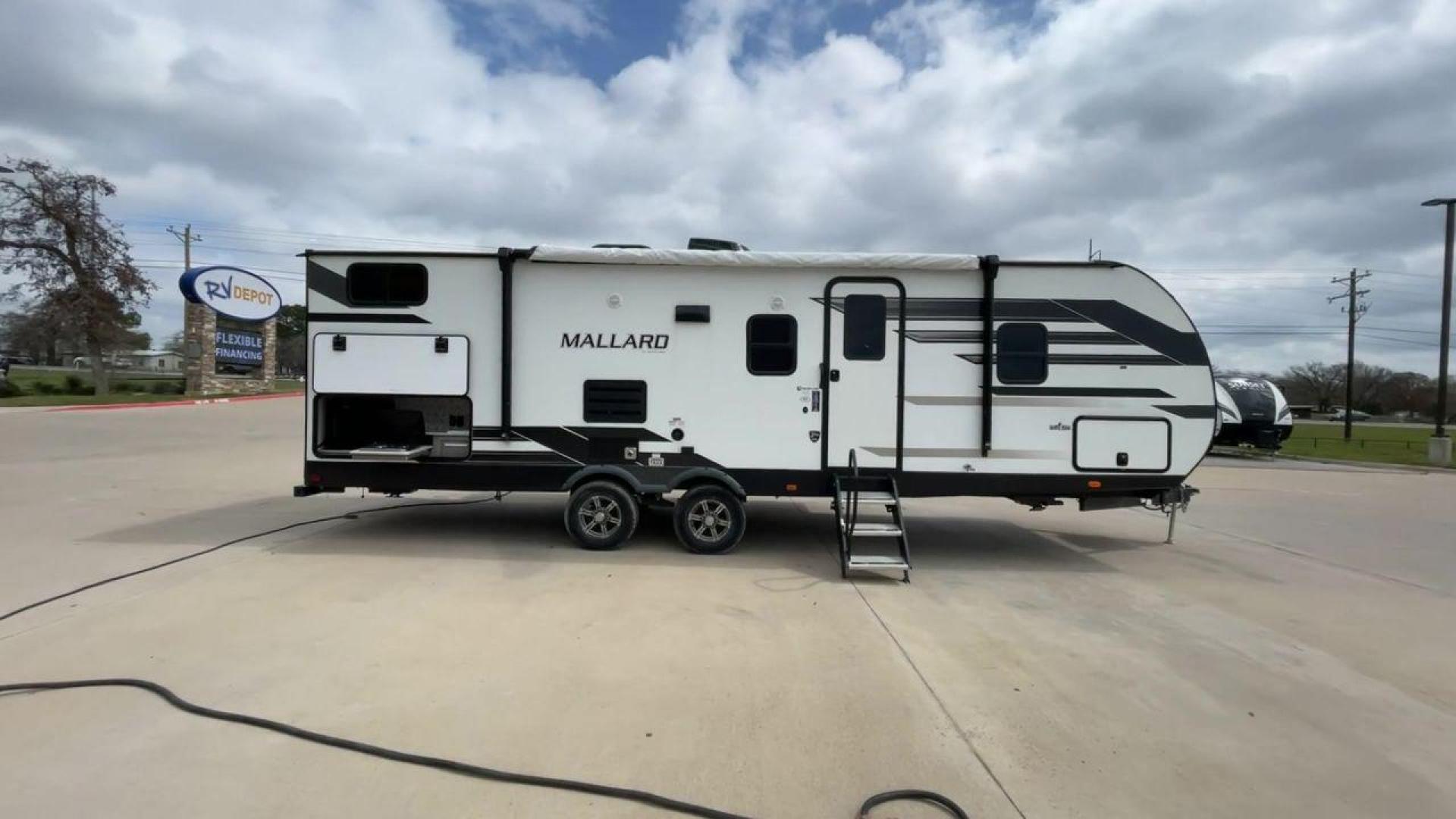 2021 HEARTLAND MALLARD M26 (5SFNB3223ME) , located at 4319 N Main St, Cleburne, TX, 76033, (817) 678-5133, 32.385960, -97.391212 - Photo#2