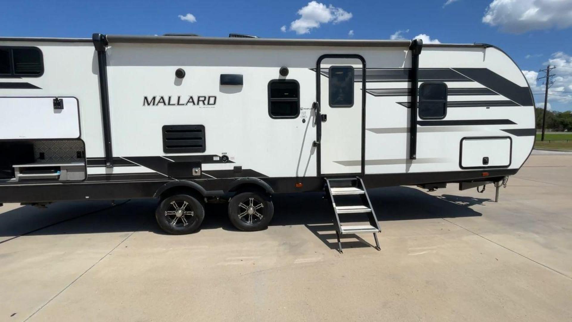 2021 HEARTLAND MALLARD M26 (5SFNB3229ME) , Length: 32.04 ft. | Dry Weight: 6,416 lbs. | Gross Weight: 8,600 lbs. | Slides: 1 transmission, located at 4319 N Main St, Cleburne, TX, 76033, (817) 678-5133, 32.385960, -97.391212 - Photo#2