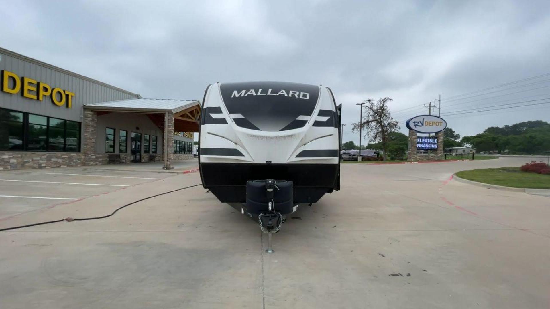 2021 HEARTLAND MALLARD M335 (5SFNB4027ME) , located at 4319 N Main St, Cleburne, TX, 76033, (817) 678-5133, 32.385960, -97.391212 - Photo#4