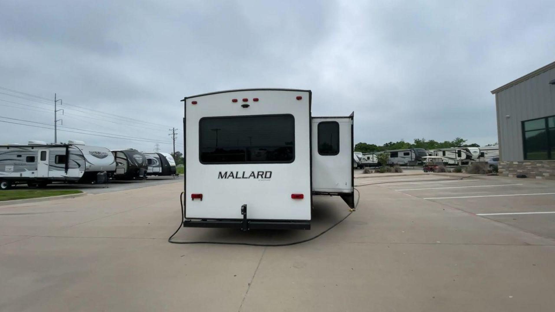 2021 HEARTLAND MALLARD M335 (5SFNB4027ME) , located at 4319 N Main St, Cleburne, TX, 76033, (817) 678-5133, 32.385960, -97.391212 - Photo#8