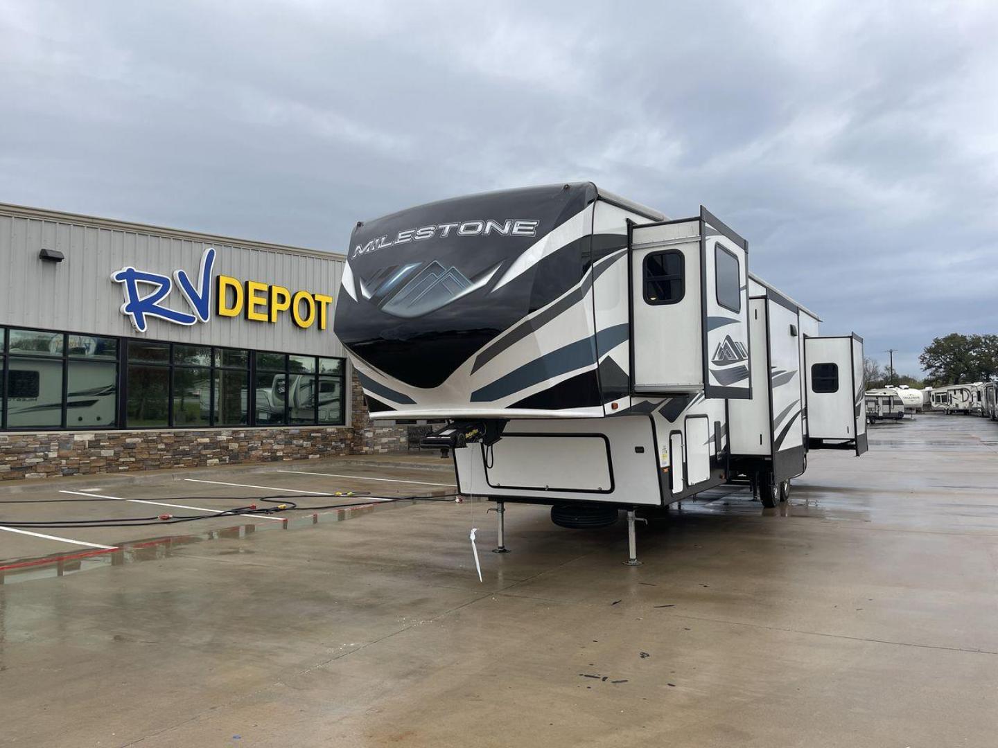 2021 HEARTLAND MILESTONE 370FLMB (5SFMG4521ME) , Length: 44.58 ft. | Dry Weight: 12,520 lbs. | GVWR: 15,500 lbs. | Slides: 5 transmission, located at 4319 N Main St, Cleburne, TX, 76033, (817) 678-5133, 32.385960, -97.391212 - Experience the ideal fusion of adventure and comfort with the Heartland Milestone 370FLMB fifth wheel from 2021. This roomy and well-equipped RV is made to give you all the conveniences and comforts you require for enjoyable outdoor travels. The dimensions for this unit are 44.58 ft in length, 8 - Photo#0