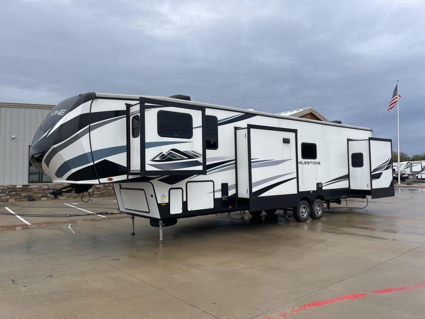 2021 HEARTLAND MILESTONE 370FLMB (5SFMG4521ME) , Length: 44.58 ft. | Dry Weight: 12,520 lbs. | GVWR: 15,500 lbs. | Slides: 5 transmission, located at 4319 N Main St, Cleburne, TX, 76033, (817) 678-5133, 32.385960, -97.391212 - Experience the ideal fusion of adventure and comfort with the Heartland Milestone 370FLMB fifth wheel from 2021. This roomy and well-equipped RV is made to give you all the conveniences and comforts you require for enjoyable outdoor travels. The dimensions for this unit are 44.58 ft in length, 8 - Photo#25