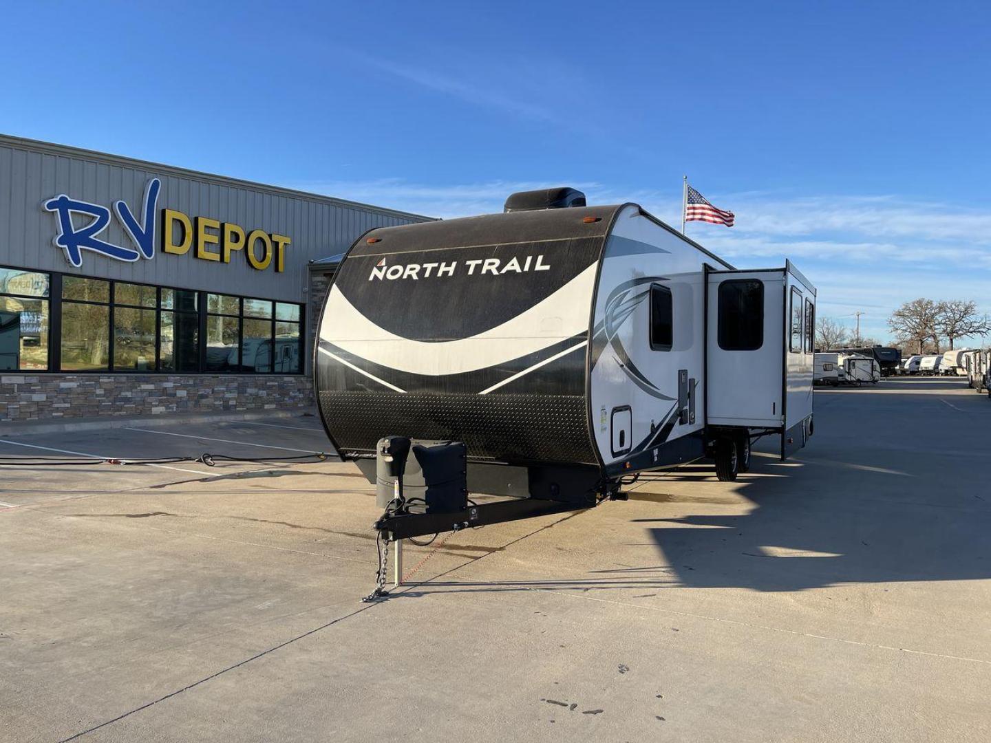 2021 HEARTLAND NORTH TRAIL 33BHDS (5SFNB3827ME) , Length: 37.62 ft | Dry Weight: 8,015 lbs | Gross Weight: 9,600 lbs | Slides: 3 transmission, located at 4319 N Main St, Cleburne, TX, 76033, (817) 678-5133, 32.385960, -97.391212 - The 2021 Heartland North Trail 33BHDS is a family-friendly travel trailer that combines modern amenities with spacious living. This 37-foot model features three slide-outs, providing ample room for the master bedroom with a queen-size bed and dual wardrobes, while the bunkhouse offers a cozy retreat - Photo#0