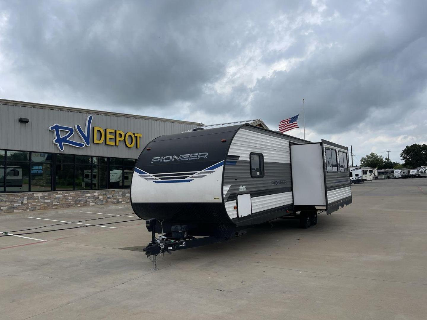 2021 WHITE HEARTLAND PIONEER BH322 (5SFPB3721ME) , Length: 36.92 ft. | Dry Weight: 7,436 lbs. | Gross Weight: 9,000 lbs. | Slides: 1 transmission, located at 4319 N Main St, Cleburne, TX, 76033, (817) 678-5133, 32.385960, -97.391212 - This 2021 Heartland Pioneer BH322 travel trailer measures 36.92 ft in length, 8.04 ft in width, 11.33 ft in height, and 6.67 ft interior height. This unit is easily towable with only 7,436 lbs dry weight with a payload capacity of 1,548 lbs. The unit has a GVWR of 9,000 lbs and a hitch weight of 788 - Photo#0