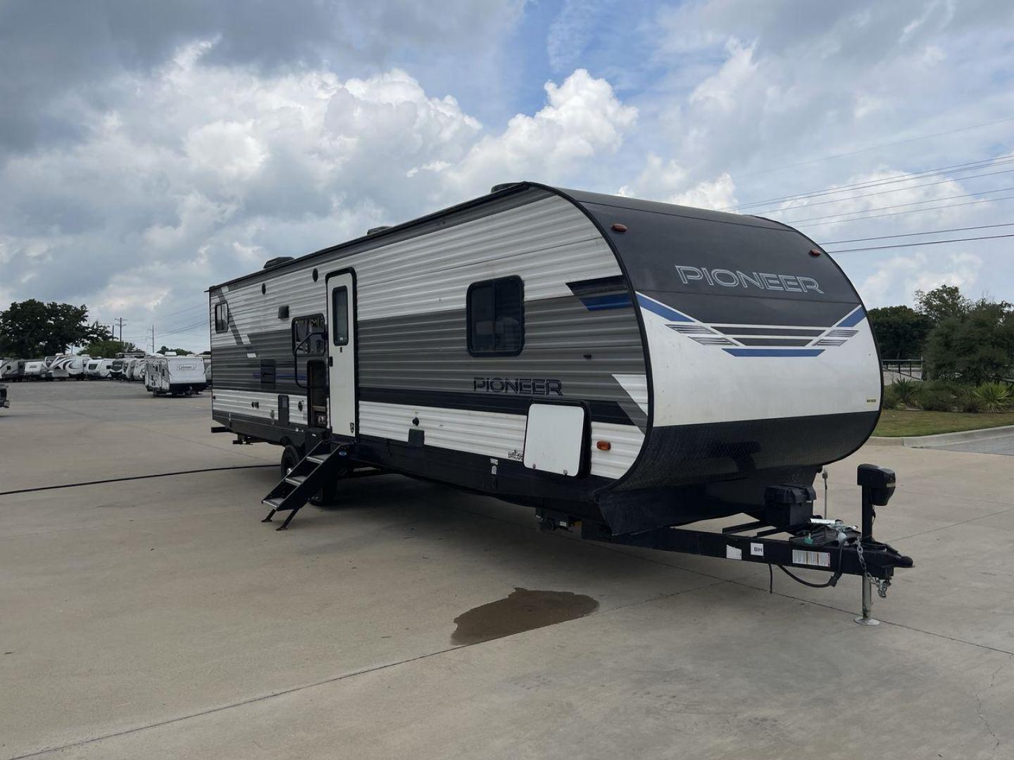 2021 WHITE HEARTLAND PIONEER BH322 (5SFPB3721ME) , Length: 36.92 ft. | Dry Weight: 7,436 lbs. | Gross Weight: 9,000 lbs. | Slides: 1 transmission, located at 4319 N Main St, Cleburne, TX, 76033, (817) 678-5133, 32.385960, -97.391212 - This 2021 Heartland Pioneer BH322 travel trailer measures 36.92 ft in length, 8.04 ft in width, 11.33 ft in height, and 6.67 ft interior height. This unit is easily towable with only 7,436 lbs dry weight with a payload capacity of 1,548 lbs. The unit has a GVWR of 9,000 lbs and a hitch weight of 788 - Photo#23