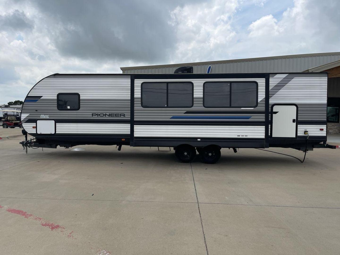 2021 WHITE HEARTLAND PIONEER BH322 (5SFPB3721ME) , Length: 36.92 ft. | Dry Weight: 7,436 lbs. | Gross Weight: 9,000 lbs. | Slides: 1 transmission, located at 4319 N Main St, Cleburne, TX, 76033, (817) 678-5133, 32.385960, -97.391212 - This 2021 Heartland Pioneer BH322 travel trailer measures 36.92 ft in length, 8.04 ft in width, 11.33 ft in height, and 6.67 ft interior height. This unit is easily towable with only 7,436 lbs dry weight with a payload capacity of 1,548 lbs. The unit has a GVWR of 9,000 lbs and a hitch weight of 788 - Photo#24