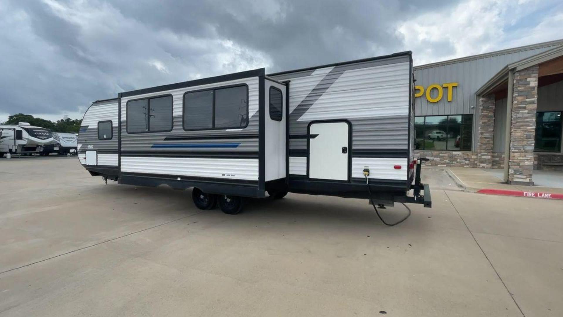 2021 WHITE HEARTLAND PIONEER BH322 (5SFPB3721ME) , Length: 36.92 ft. | Dry Weight: 7,436 lbs. | Gross Weight: 9,000 lbs. | Slides: 1 transmission, located at 4319 N Main St, Cleburne, TX, 76033, (817) 678-5133, 32.385960, -97.391212 - This 2021 Heartland Pioneer BH322 travel trailer measures 36.92 ft in length, 8.04 ft in width, 11.33 ft in height, and 6.67 ft interior height. This unit is easily towable with only 7,436 lbs dry weight with a payload capacity of 1,548 lbs. The unit has a GVWR of 9,000 lbs and a hitch weight of 788 - Photo#7