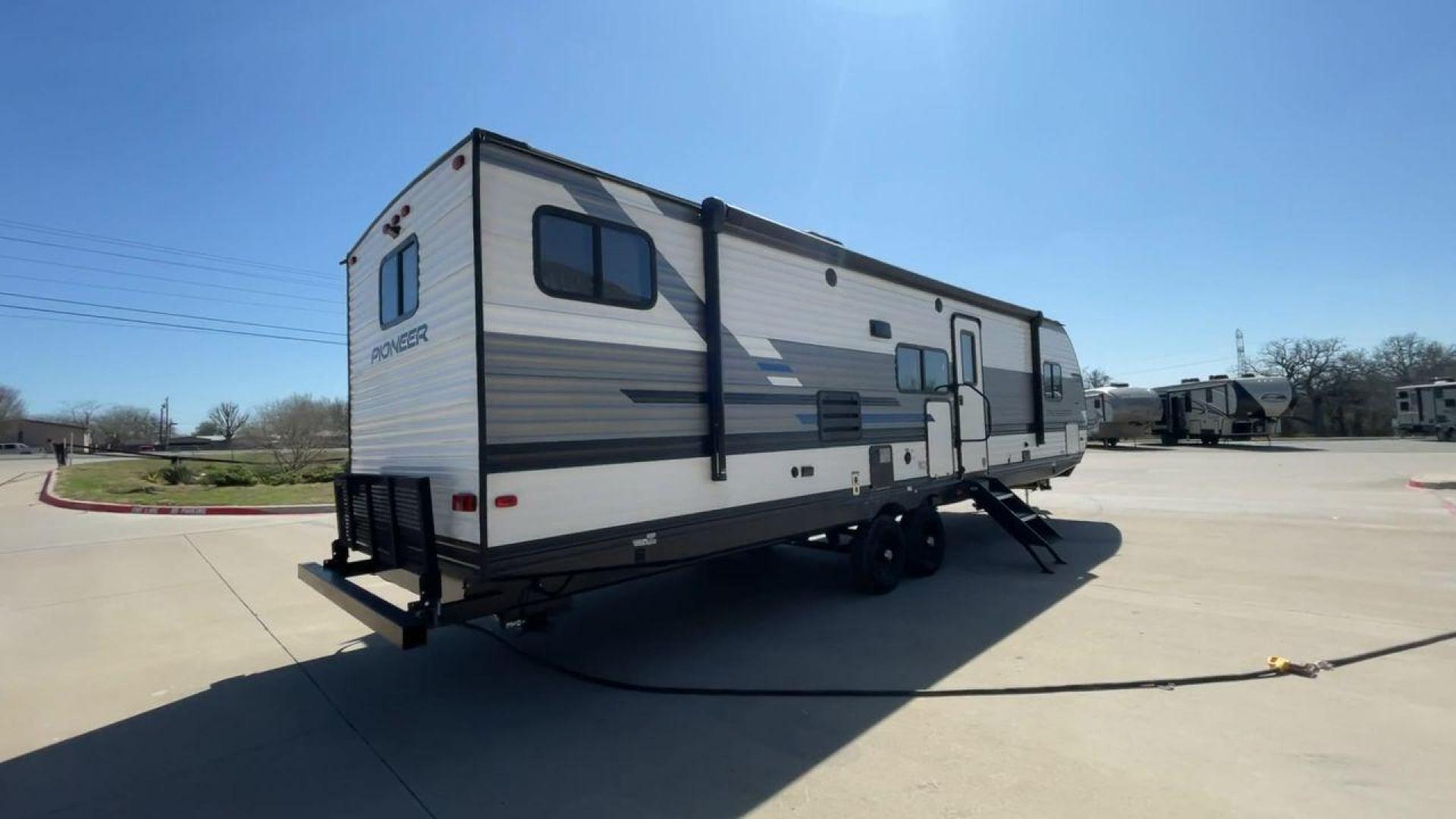 2021 HEARTLAND PIONEER BH322 (5SFPB3722ME) , Length: 36.92 ft | Dry Weight: 7,436 lbs | Gross Weight: 9,000 lbs | Slides: 1 transmission, located at 4319 N Main St, Cleburne, TX, 76033, (817) 678-5133, 32.385960, -97.391212 - Photo#1