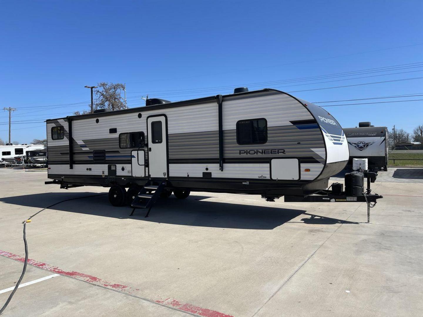 2021 HEARTLAND PIONEER BH322 (5SFPB3722ME) , Length: 36.92 ft | Dry Weight: 7,436 lbs | Gross Weight: 9,000 lbs | Slides: 1 transmission, located at 4319 N Main St, Cleburne, TX, 76033, (817) 678-5133, 32.385960, -97.391212 - Photo#23