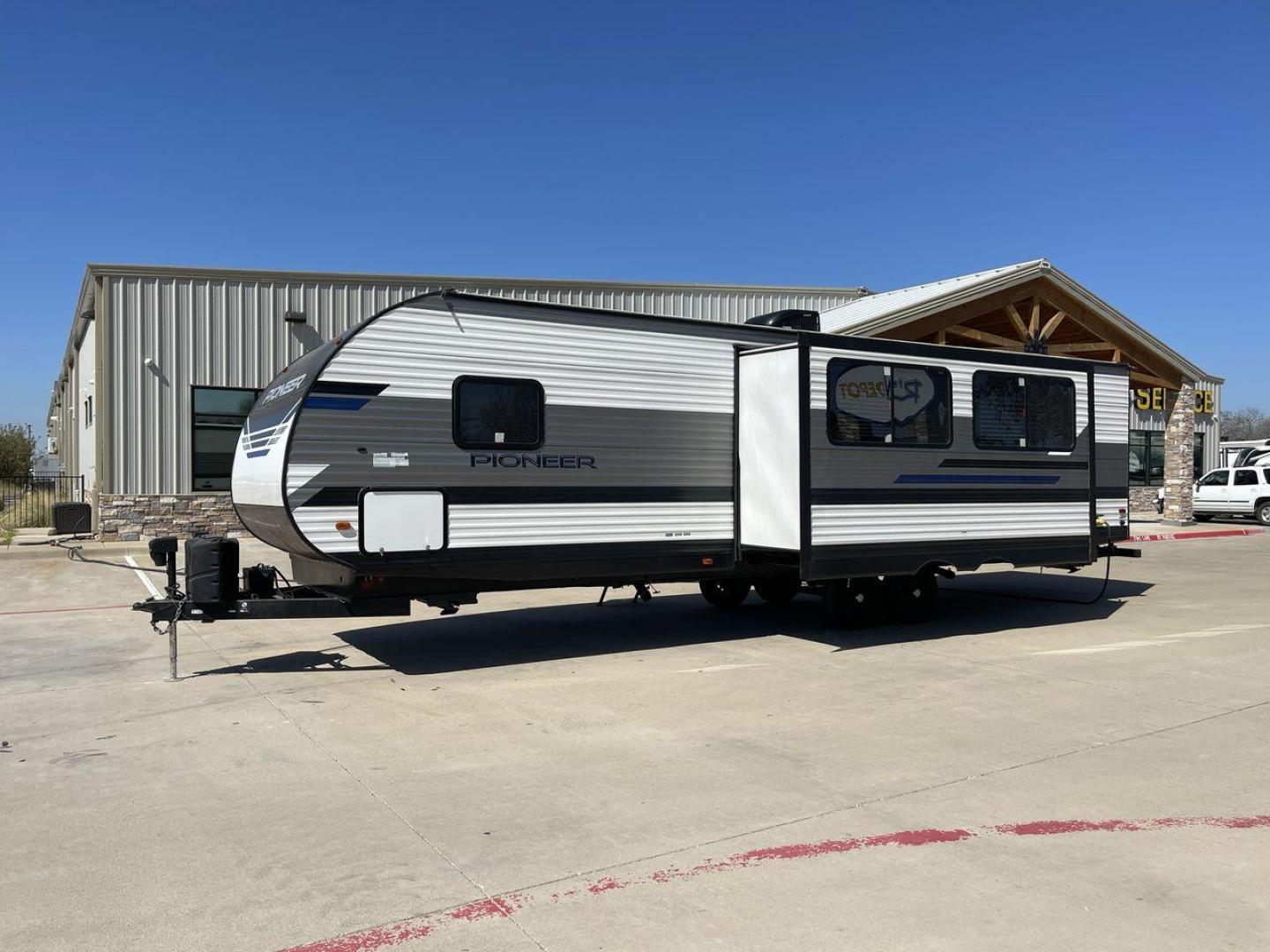 2021 HEARTLAND PIONEER BH322 (5SFPB3722ME) , Length: 36.92 ft | Dry Weight: 7,436 lbs | Gross Weight: 9,000 lbs | Slides: 1 transmission, located at 4319 N Main St, Cleburne, TX, 76033, (817) 678-5133, 32.385960, -97.391212 - Photo#24