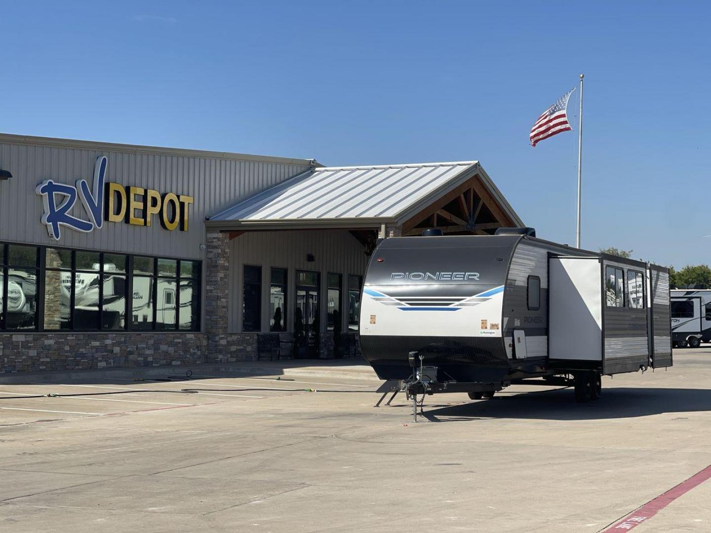 2021 HEARTLAND PIONEER DS320 (5SFPB3725ME) , Length: 37.42 ft. | Dry Weight: 7,696 lbs. | Gross Weight: 9,000 lbs. | Slides: 2 transmission, located at 4319 N Main St, Cleburne, TX, 76033, (817) 678-5133, 32.385960, -97.391212 - The 2021 Heartland Pioneer DS320 is a spacious and well-designed travel trailer, perfect for large families or group trips. Measuring 37.42 feet in length with a dry weight of 7,696 lbs. and a gross weight of 9,000 lbs., this unit is built for comfortable travel while maintaining a manageable towing - Photo#0