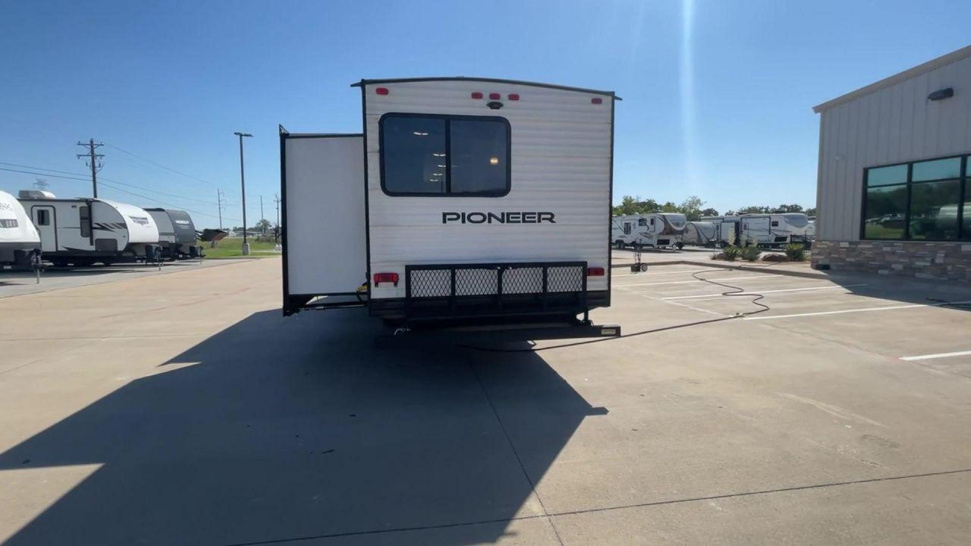 2021 HEARTLAND PIONEER DS320 (5SFPB3725ME) , Length: 37.42 ft. | Dry Weight: 7,696 lbs. | Gross Weight: 9,000 lbs. | Slides: 2 transmission, located at 4319 N Main St, Cleburne, TX, 76033, (817) 678-5133, 32.385960, -97.391212 - The 2021 Heartland Pioneer DS320 is a spacious and well-designed travel trailer, perfect for large families or group trips. Measuring 37.42 feet in length with a dry weight of 7,696 lbs. and a gross weight of 9,000 lbs., this unit is built for comfortable travel while maintaining a manageable towing - Photo#8