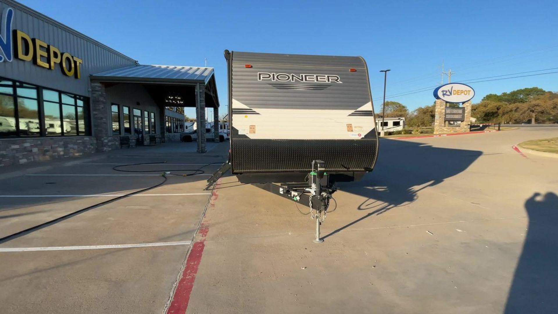 2021 HEARTLAND PIONEER QB300 (5SFPB3525ME) , Length: 35 ft. | Dry Weight: 6,896 lbs. | Gross Weight: 9,000 lbs. | Slides: 1 transmission, located at 4319 N Main St, Cleburne, TX, 76033, (817) 678-5133, 32.385960, -97.391212 - The 2021 Heartland Pioneer QB300 is a spacious and well-equipped travel trailer, perfect for family adventures. With a length of 35 feet, this model provides ample living space while maintaining a dry weight of 6,896 lbs. and a gross weight of 9,000 lbs. It includes 1 slide-out, optimizing interior - Photo#4