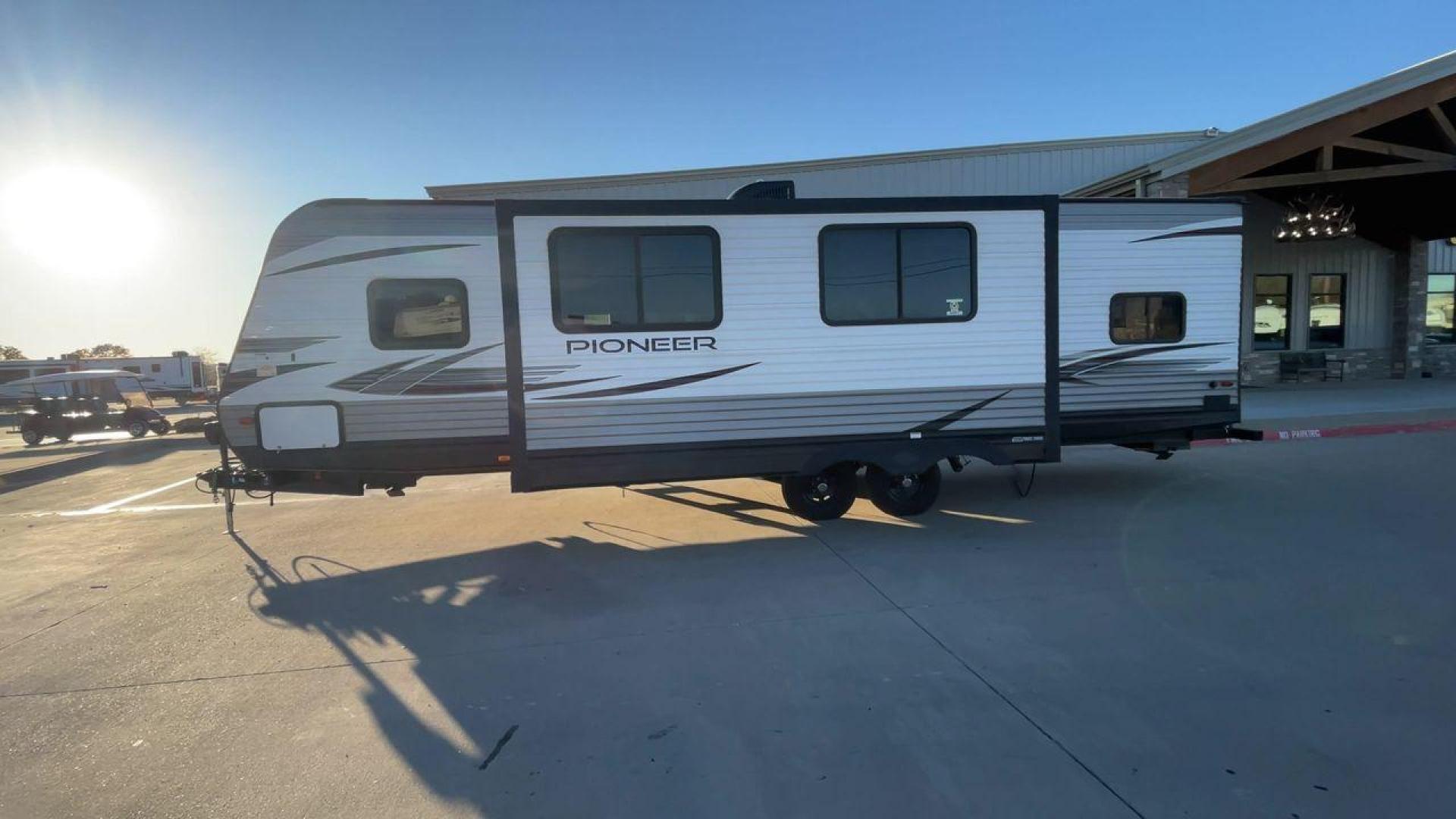 2021 HEARTLAND PIONEER QB300 (5SFPB3525ME) , Length: 35 ft. | Dry Weight: 6,896 lbs. | Gross Weight: 9,000 lbs. | Slides: 1 transmission, located at 4319 N Main St, Cleburne, TX, 76033, (817) 678-5133, 32.385960, -97.391212 - The 2021 Heartland Pioneer QB300 is a spacious and well-equipped travel trailer, perfect for family adventures. With a length of 35 feet, this model provides ample living space while maintaining a dry weight of 6,896 lbs. and a gross weight of 9,000 lbs. It includes 1 slide-out, optimizing interior - Photo#6