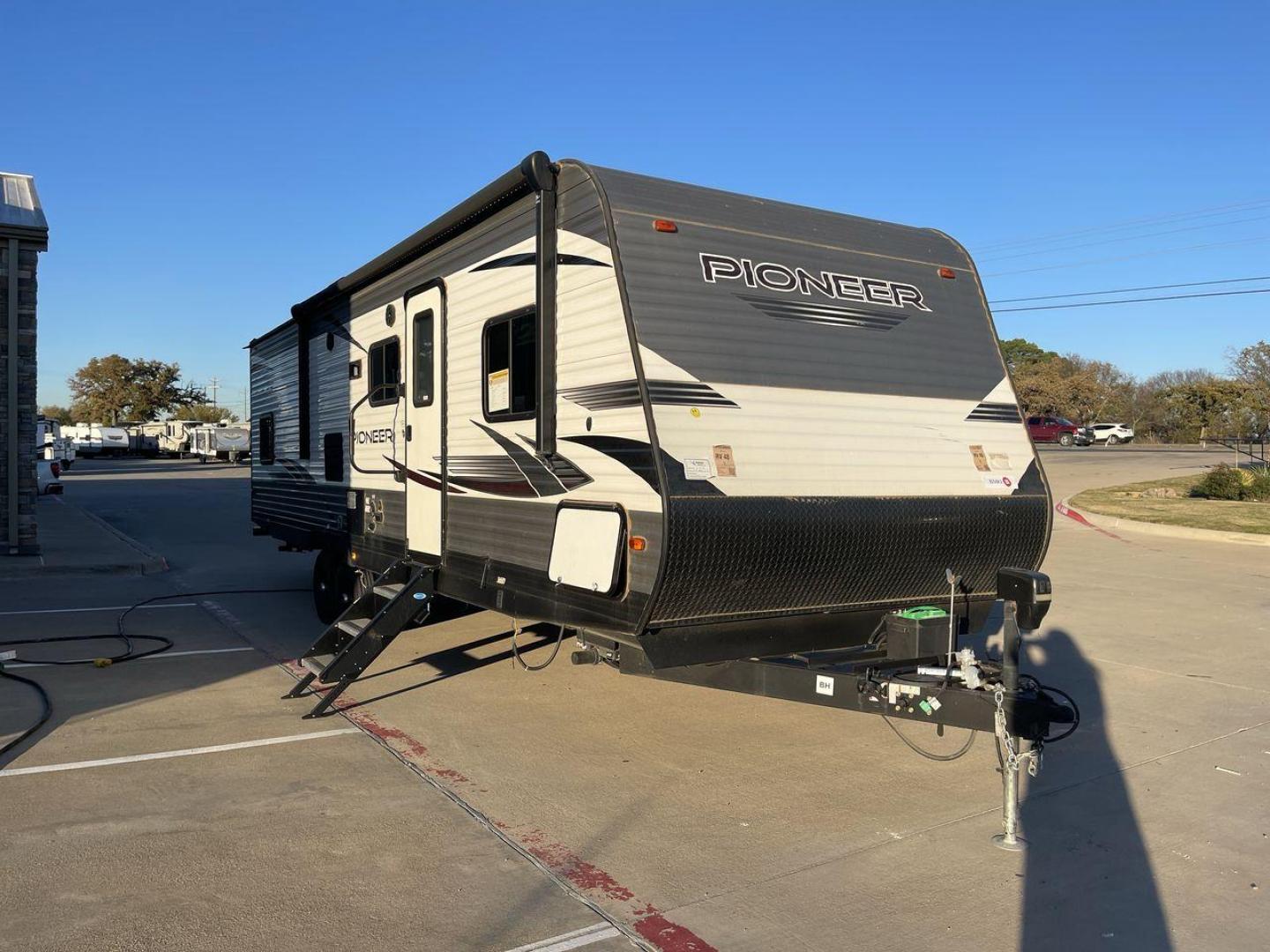 2021 HEARTLAND PIONEER QB300 (5SFPB3525ME) , Length: 35 ft. | Dry Weight: 6,896 lbs. | Gross Weight: 9,000 lbs. | Slides: 1 transmission, located at 4319 N Main St, Cleburne, TX, 76033, (817) 678-5133, 32.385960, -97.391212 - The 2021 Heartland Pioneer QB300 is a spacious and well-equipped travel trailer, perfect for family adventures. With a length of 35 feet, this model provides ample living space while maintaining a dry weight of 6,896 lbs. and a gross weight of 9,000 lbs. It includes 1 slide-out, optimizing interior - Photo#22