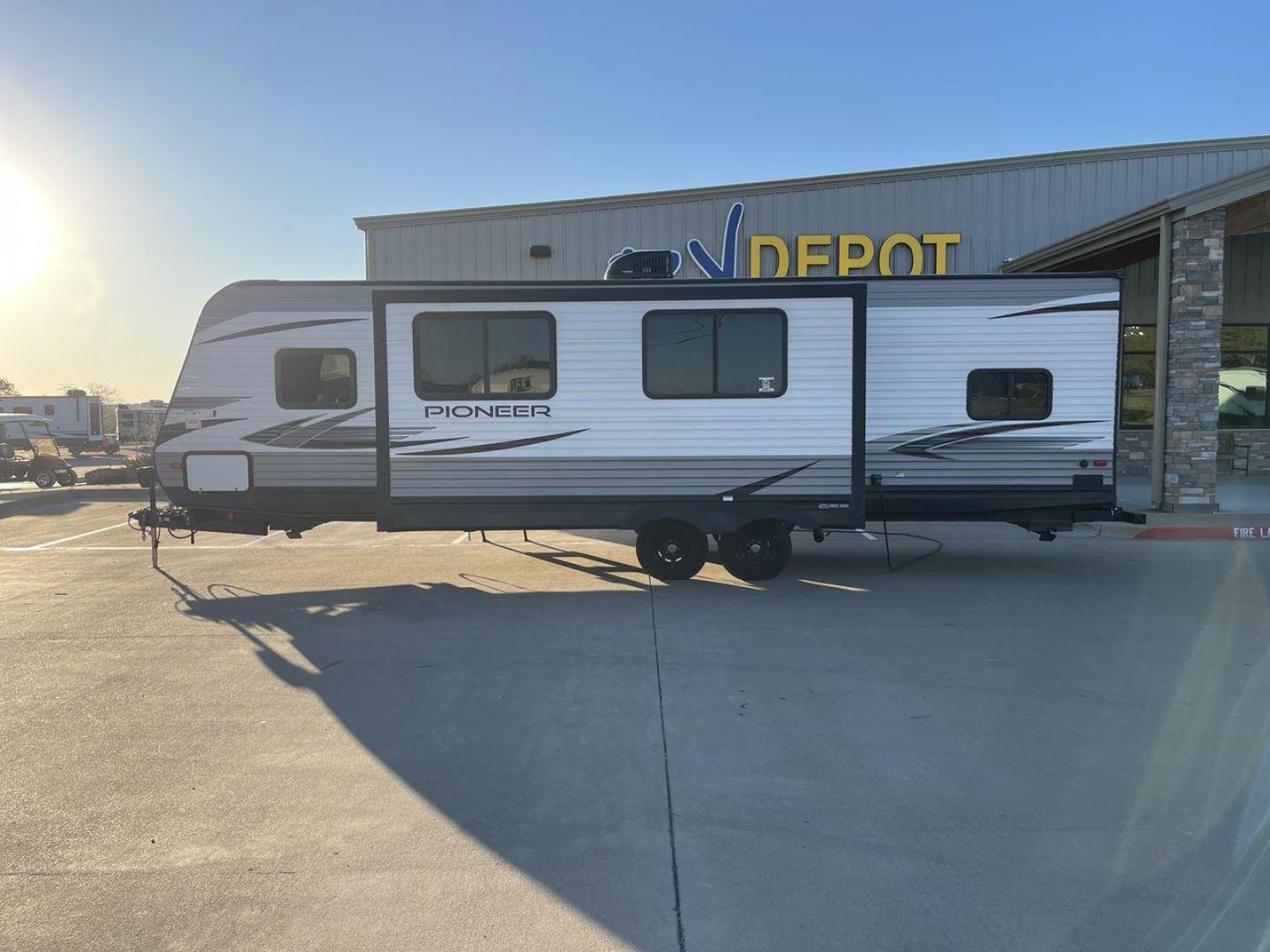 2021 HEARTLAND PIONEER QB300 (5SFPB3525ME) , Length: 35 ft. | Dry Weight: 6,896 lbs. | Gross Weight: 9,000 lbs. | Slides: 1 transmission, located at 4319 N Main St, Cleburne, TX, 76033, (817) 678-5133, 32.385960, -97.391212 - The 2021 Heartland Pioneer QB300 is a spacious and well-equipped travel trailer, perfect for family adventures. With a length of 35 feet, this model provides ample living space while maintaining a dry weight of 6,896 lbs. and a gross weight of 9,000 lbs. It includes 1 slide-out, optimizing interior - Photo#23