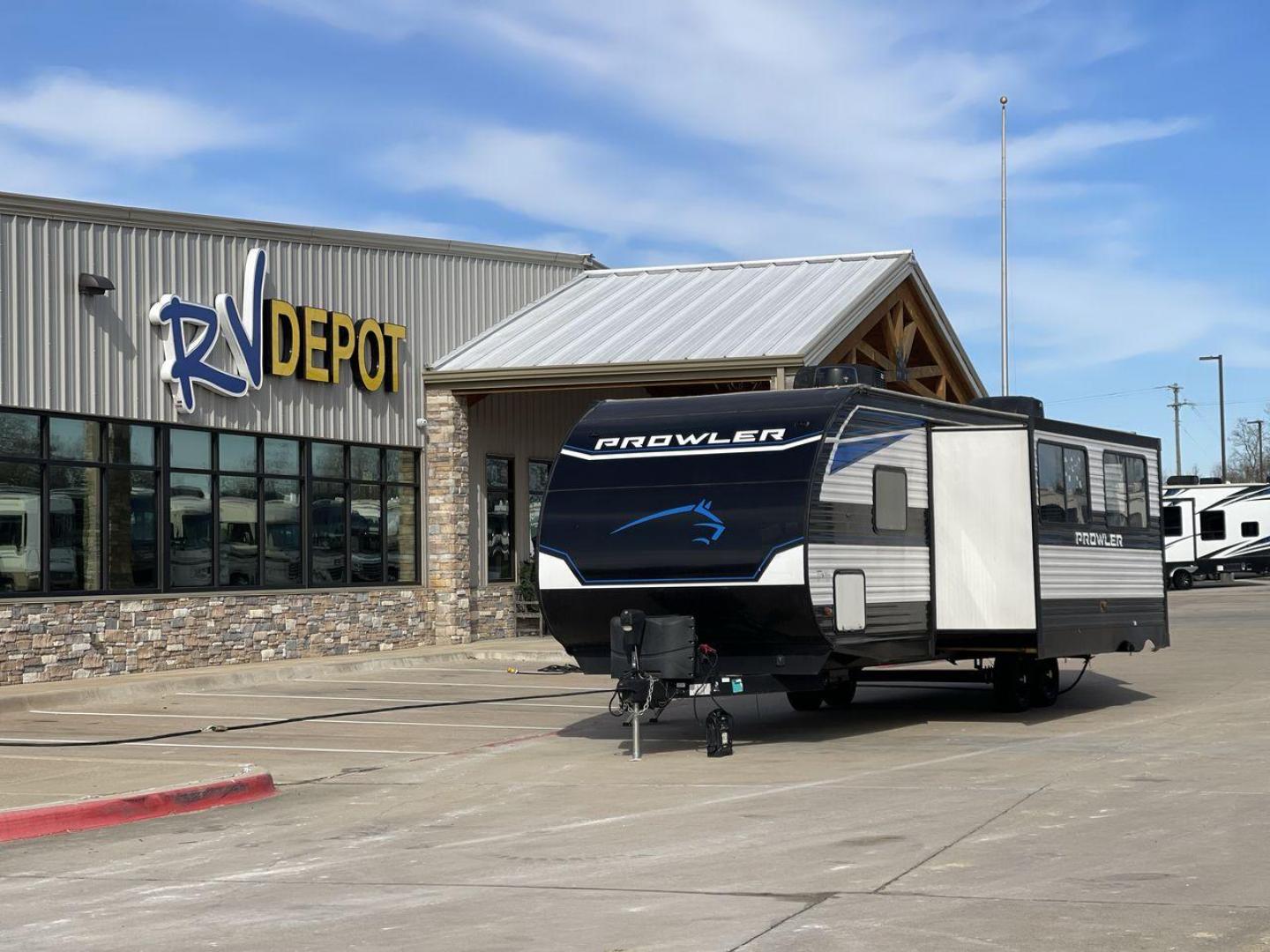 2021 HEARTLAND PROWLER 300BH (5SFPB3522ME) , Length: 33.92 ft. | Dry Weight: 6,785 lbs. | Gross Weight: 9,000 lbs. | Slides: 1 transmission, located at 4319 N Main St, Cleburne, TX, 76033, (817) 678-5133, 32.385960, -97.391212 - Photo#0