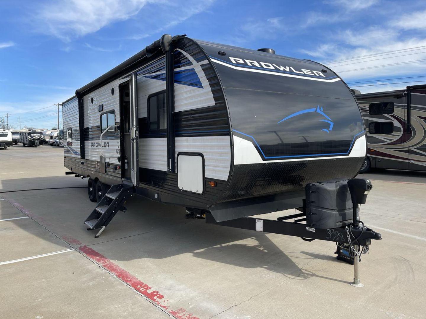 2021 HEARTLAND PROWLER 300BH (5SFPB3522ME) , Length: 33.92 ft. | Dry Weight: 6,785 lbs. | Gross Weight: 9,000 lbs. | Slides: 1 transmission, located at 4319 N Main St, Cleburne, TX, 76033, (817) 678-5133, 32.385960, -97.391212 - Photo#22