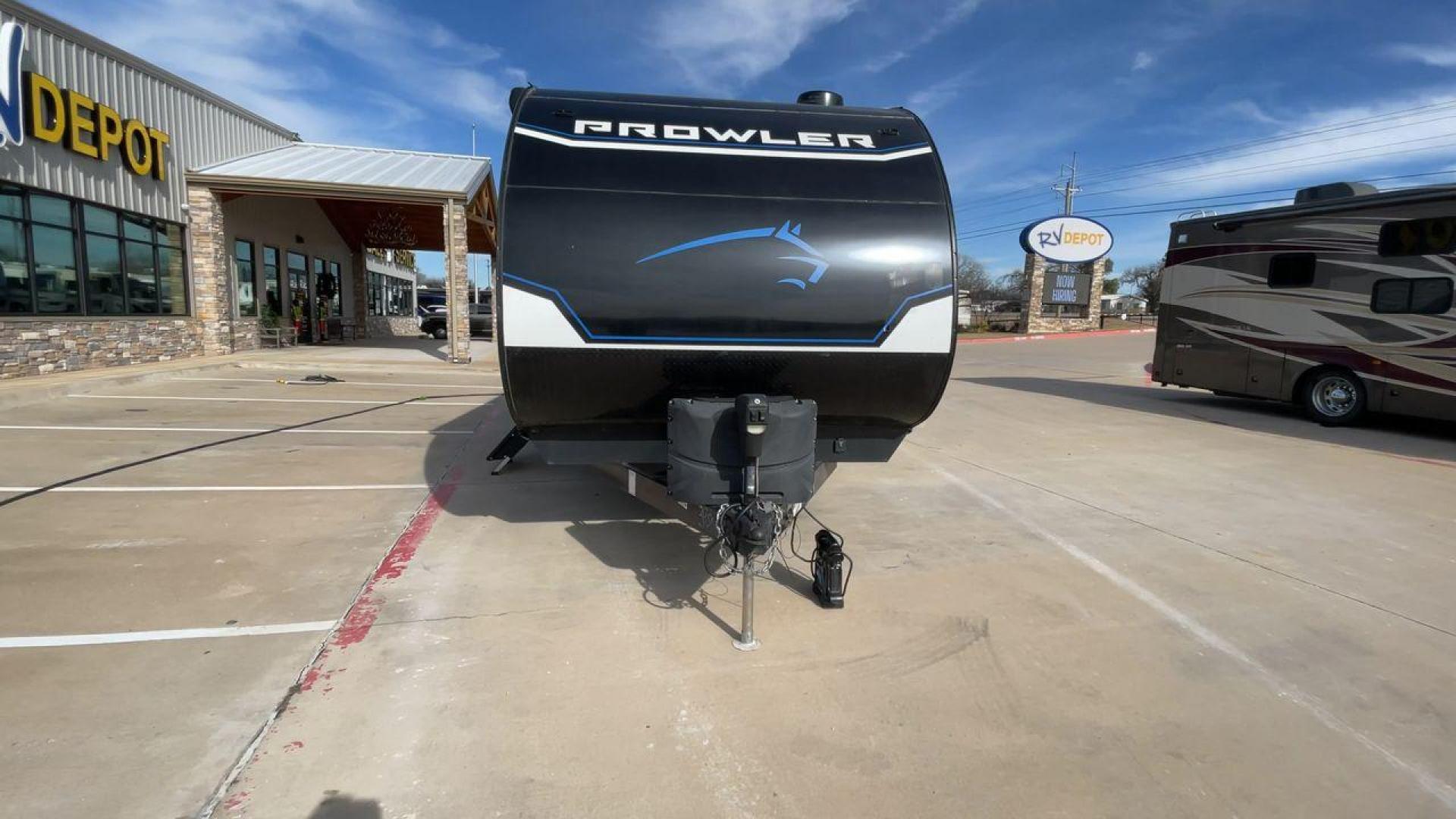 2021 HEARTLAND PROWLER 300BH (5SFPB3522ME) , Length: 33.92 ft. | Dry Weight: 6,785 lbs. | Gross Weight: 9,000 lbs. | Slides: 1 transmission, located at 4319 N Main St, Cleburne, TX, 76033, (817) 678-5133, 32.385960, -97.391212 - The 2021 Heartland Prowler 300BH boasts a sleek and modern design. The front features a black, aerodynamic nose cap adorned with a bold Prowler logo and a subtle graphic of a prowling animal. The sidewalls are finished in a crisp white with contrasting black and blue accents that run the length of t - Photo#4