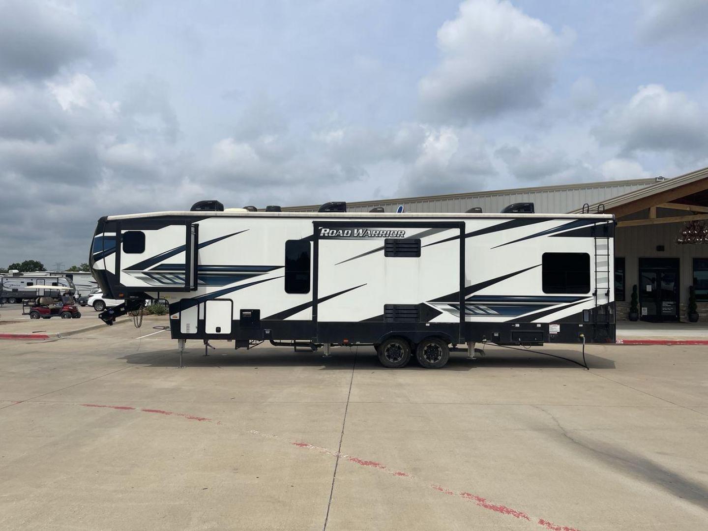 2021 HEARTLAND ROAD WARRIOR 351 (5SFCG4128ME) , Length: 41.5 ft. | Dry Weight: 14,530 lbs. | Gross Weight: 17,250 lbs. | Slides: 3 transmission, located at 4319 N Main St, Cleburne, TX, 76033, (817) 678-5133, 32.385960, -97.391212 - The 2021 Heartland Road Warrior 351 is a stunning and spacious toy hauler that combines luxury and practicality for adventurers. With an impressive length of 41.5 feet, it offers ample space for both relaxation and adventure. The unit features three slides, maximizing the living area for comfort. In - Photo#24