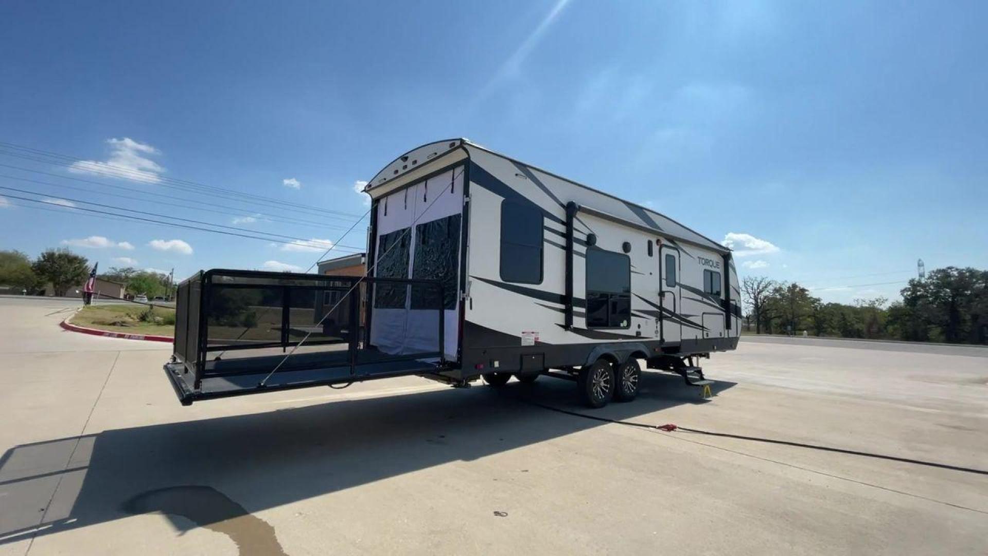 2021 HEARTLAND TORQUE 274 (5SFCB312XME) , Length: 30.92 ft | Dry Weight: 8,000 lbs. lbs | Gross Weight: 12,800 lbs | Slides: 1 transmission, located at 4319 N Main St, Cleburne, TX, 76033, (817) 678-5133, 32.385960, -97.391212 - Here are several reasons to buy this RV: (1) It features Azdel-laminate sidewalls. These are resistant walls that will increase the life of your RV. (2) Swift space work station for quick, convenient pull-out dresser work station (3) Smooth ride suspension. This includes e-rated tires, EZ Flex su - Photo#1