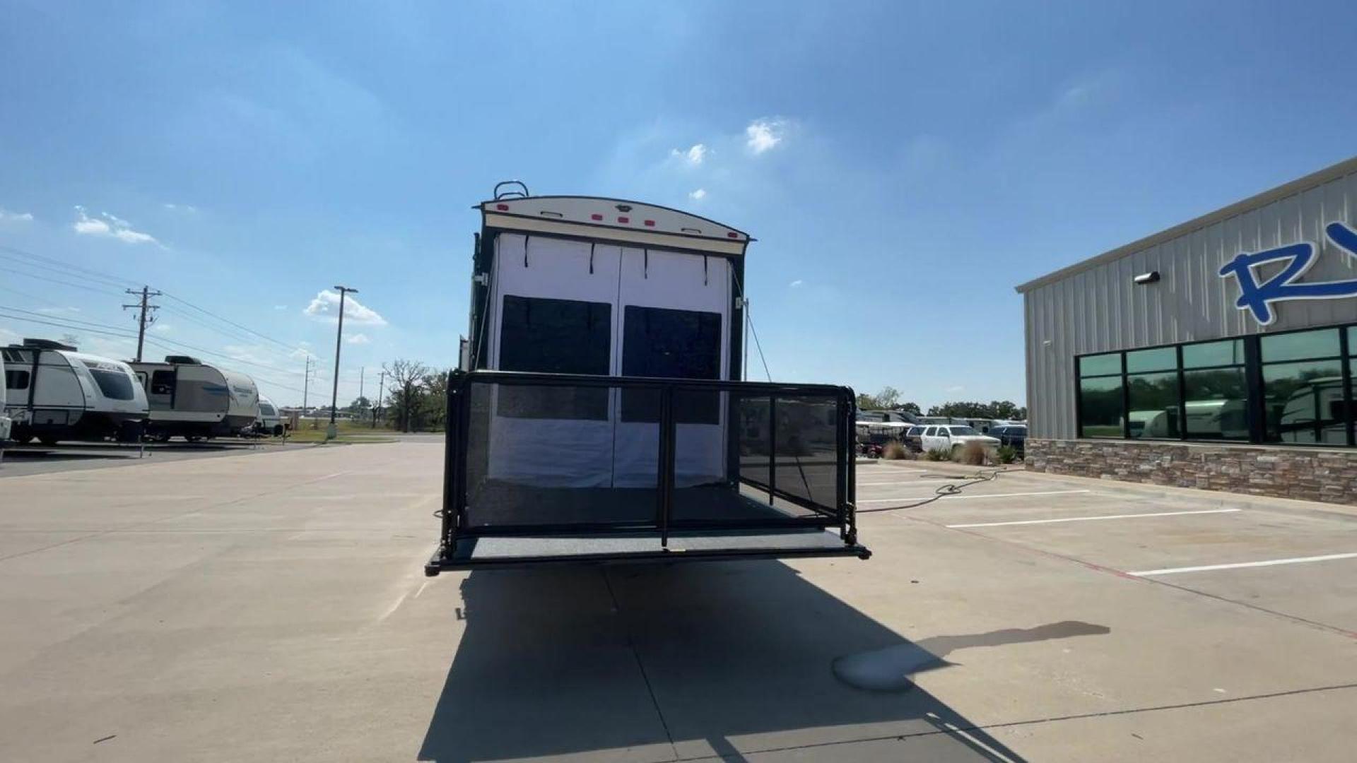 2021 HEARTLAND TORQUE 274 (5SFCB312XME) , Length: 30.92 ft | Dry Weight: 8,000 lbs. lbs | Gross Weight: 12,800 lbs | Slides: 1 transmission, located at 4319 N Main St, Cleburne, TX, 76033, (817) 678-5133, 32.385960, -97.391212 - Here are several reasons to buy this RV: (1) It features Azdel-laminate sidewalls. These are resistant walls that will increase the life of your RV. (2) Swift space work station for quick, convenient pull-out dresser work station (3) Smooth ride suspension. This includes e-rated tires, EZ Flex su - Photo#8