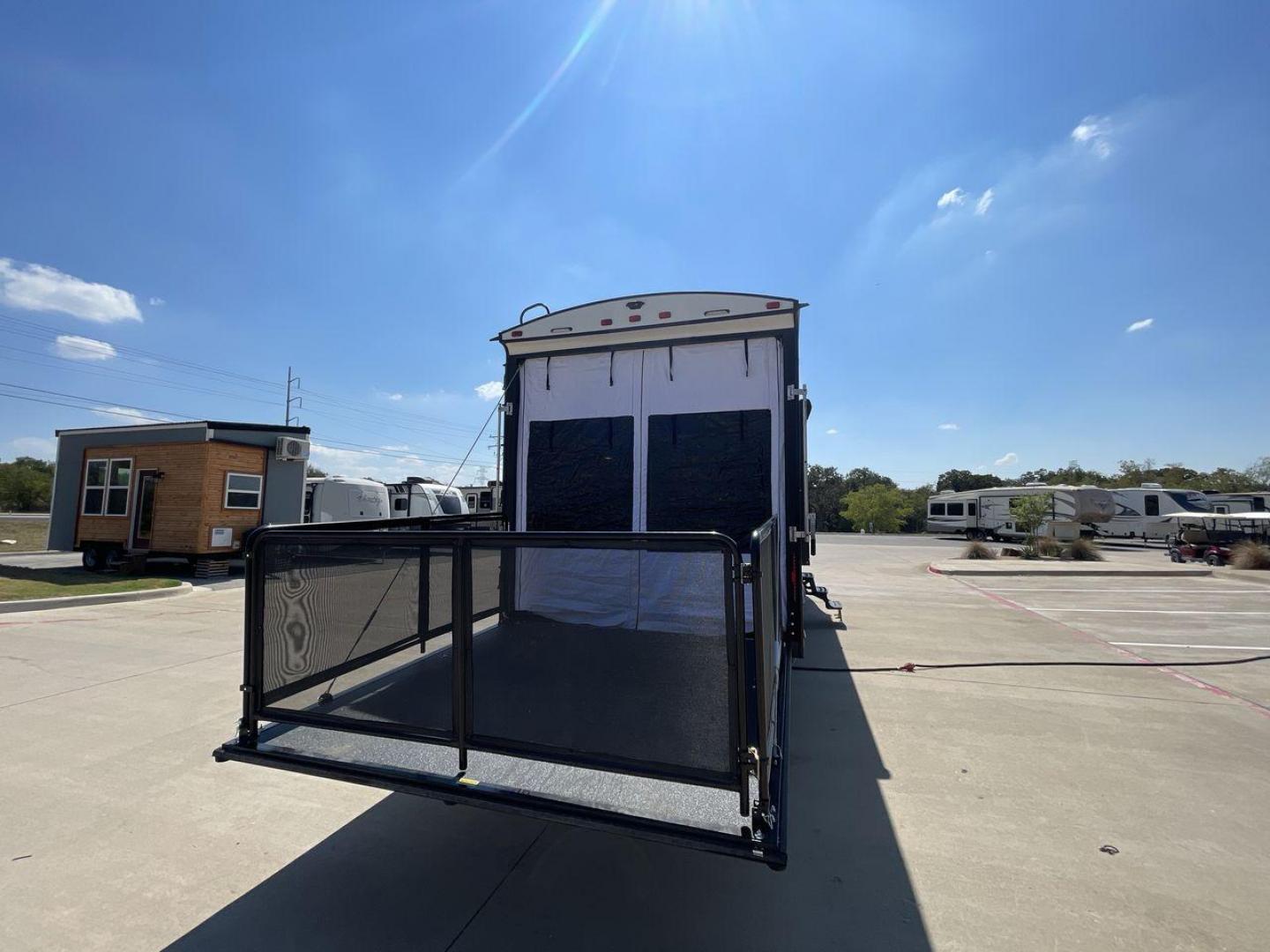 2021 HEARTLAND TORQUE 274 (5SFCB312XME) , Length: 30.92 ft | Dry Weight: 8,000 lbs. lbs | Gross Weight: 12,800 lbs | Slides: 1 transmission, located at 4319 N Main St, Cleburne, TX, 76033, (817) 678-5133, 32.385960, -97.391212 - Here are several reasons to buy this RV: (1) It features Azdel-laminate sidewalls. These are resistant walls that will increase the life of your RV. (2) Swift space work station for quick, convenient pull-out dresser work station (3) Smooth ride suspension. This includes e-rated tires, EZ Flex su - Photo#24