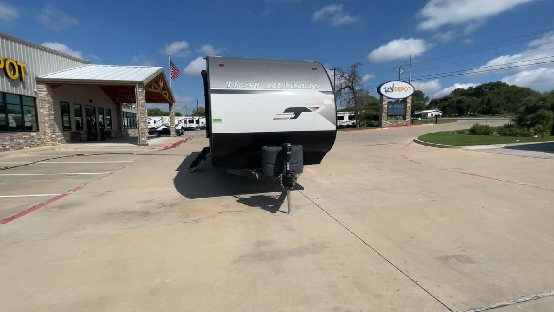 2021 HEARTLAND TRAIL RUNNER 27RKS (5SFEB3423ME) , Length: 32.1 ft. | Dry Weight: 6,392 lbs | Gross Weight: 9,574 lbs | Slides: 1 transmission, located at 4319 N Main St, Cleburne, TX, 76033, (817) 678-5133, 32.385960, -97.391212 - The 2021 Heartland Trail Runner 27RKS has a modern design with a length of 32.1 feet. The exterior is outfitted in a combination of silver, gray, and black, with sharp geometric accents that give it a sporty appearance. The front cap features a sloped, aerodynamic shape with Trail Runner branding. T - Photo#3