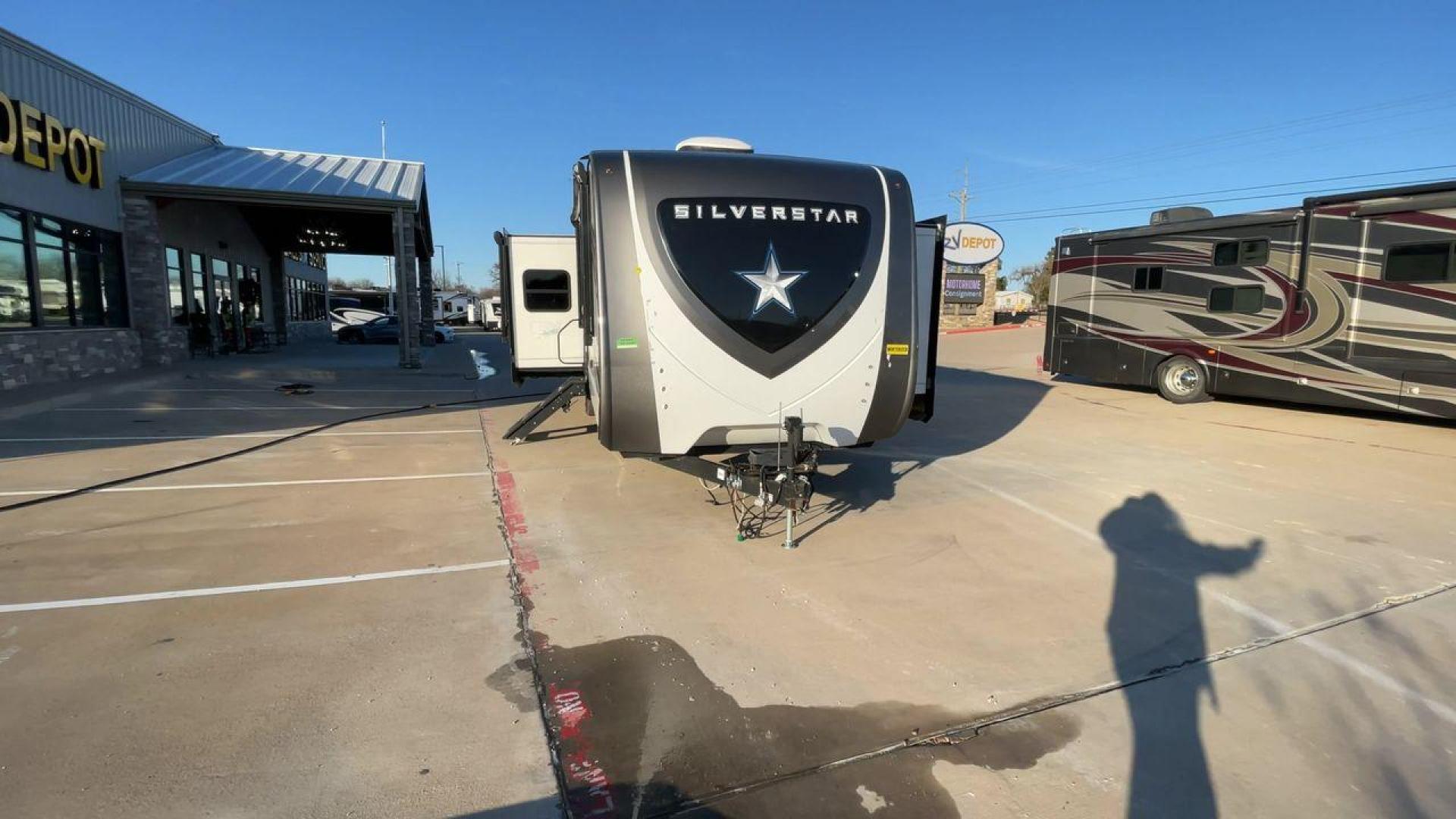 2021 HIGHLAND RIDGE SILVERSTAR 338BHS (58TBH0BU0M3) , Length: 40 ft. | Dry Weight: 10,110 lbs. | Gross Weight: 11,700 lbs. | Slides: 4 transmission, located at 4319 N Main St, Cleburne, TX, 76033, (817) 678-5133, 32.385960, -97.391212 - The 2021 Highland Ridge Silverstar 338BHS is a family-friendly fifth wheel that blends spacious interiors with modern conveniences, making it ideal for group adventures or extended road trips. Its functional design and quality construction ensure a comfortable and enjoyable RV experience. Measuring - Photo#4